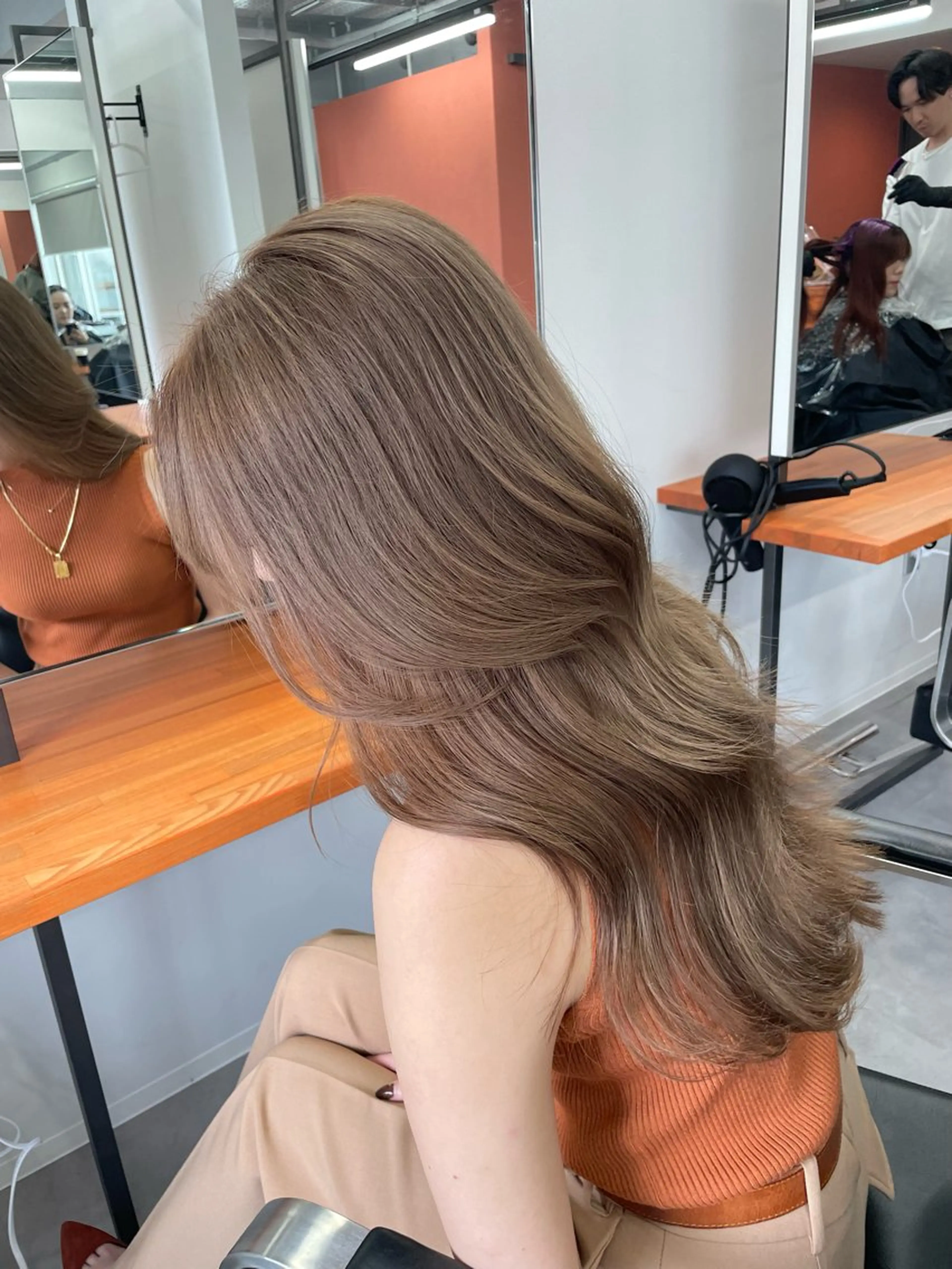 ロング カラー ヘアカラー ミルクティーベージュ ❤︎レイヤー　MIAのヘアスタイル