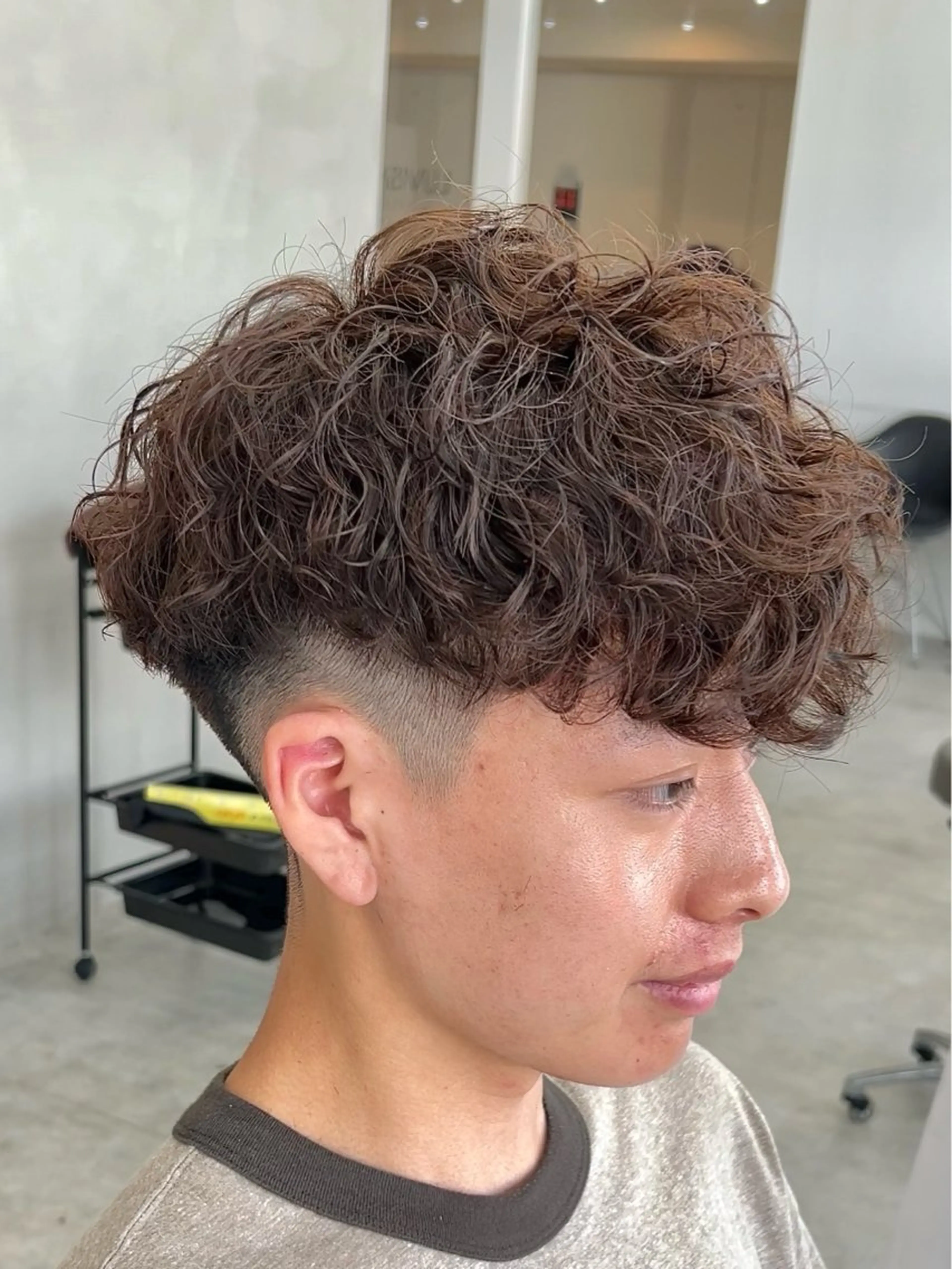 ショート カラー パーマ メンズ メンズパーマ スペインカール 波巻きパーマ 外国人風カラー スパイラルパーマ カット パーマ メンズパーマ/ 新潟駅/佐藤裕のヘアスタイル