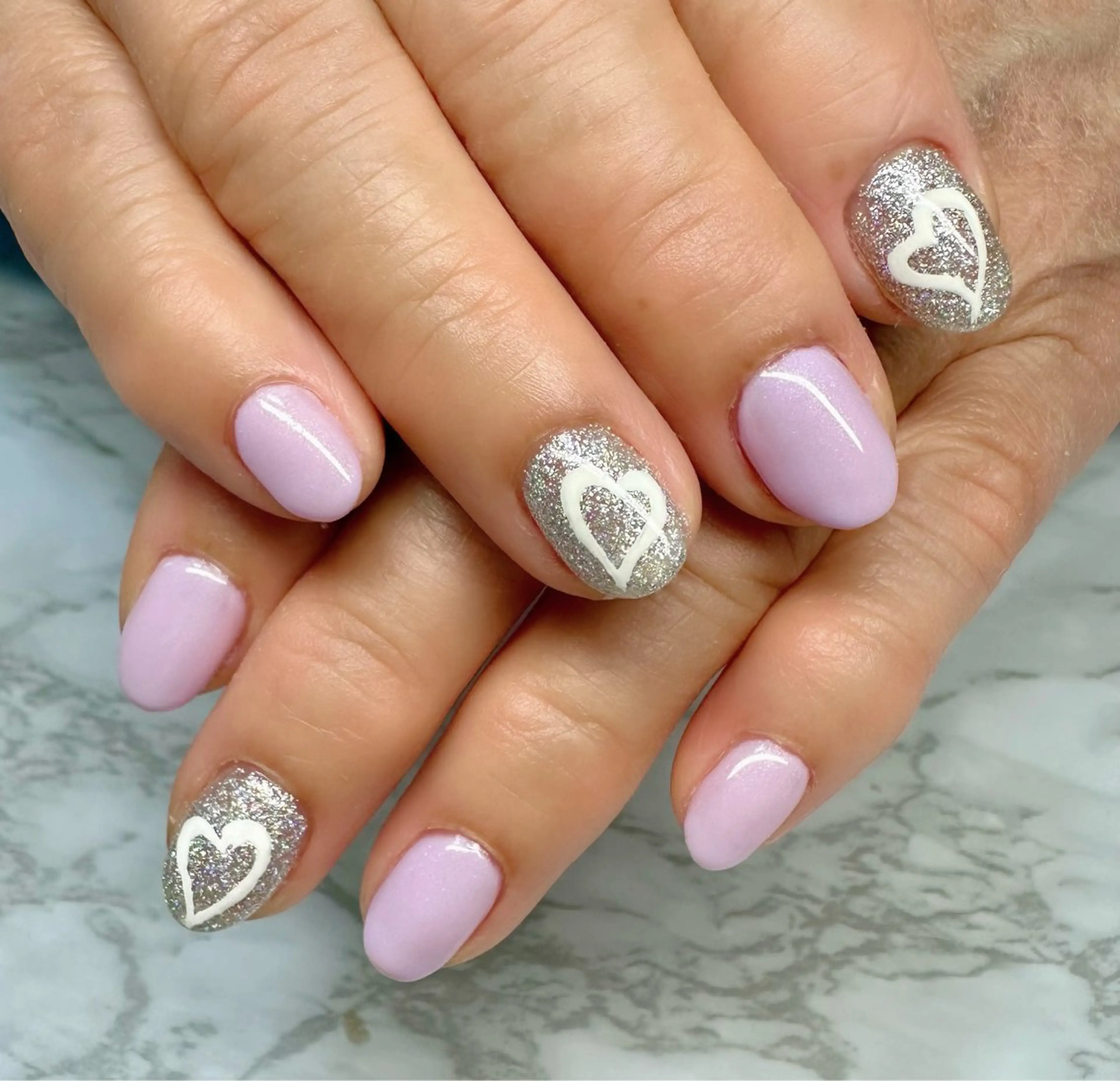 ネイル アートネイル ラメ(グリッター) ワンカラーネイル バレンタイン 冬ネイル M.N_ nailのネイルデザイン