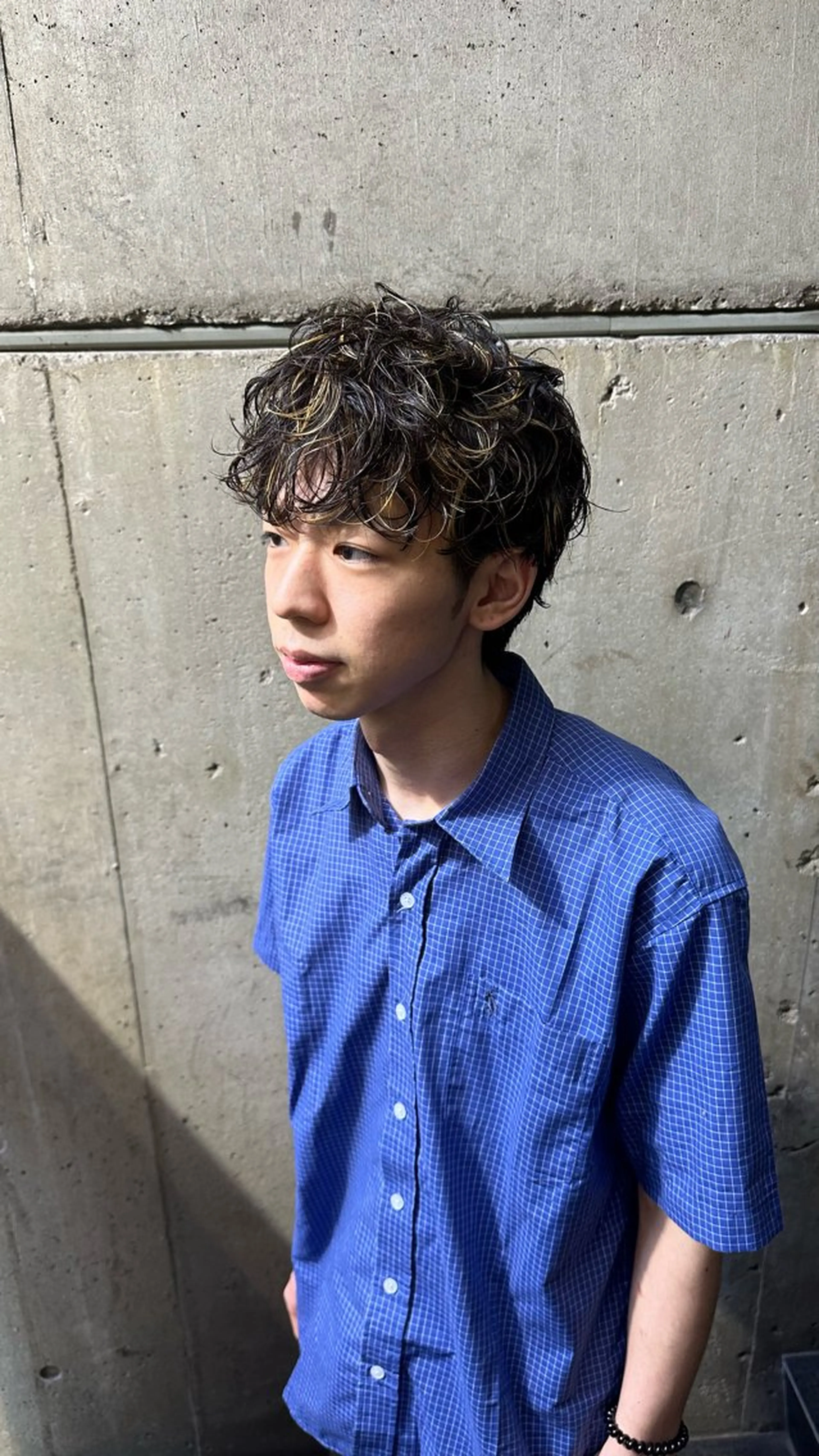 カラー パーマ メンズ メンズハイライト メンズパーマ ハイライトカラー スパイラルパーマ 五十嵐 圭音のヘアスタイル