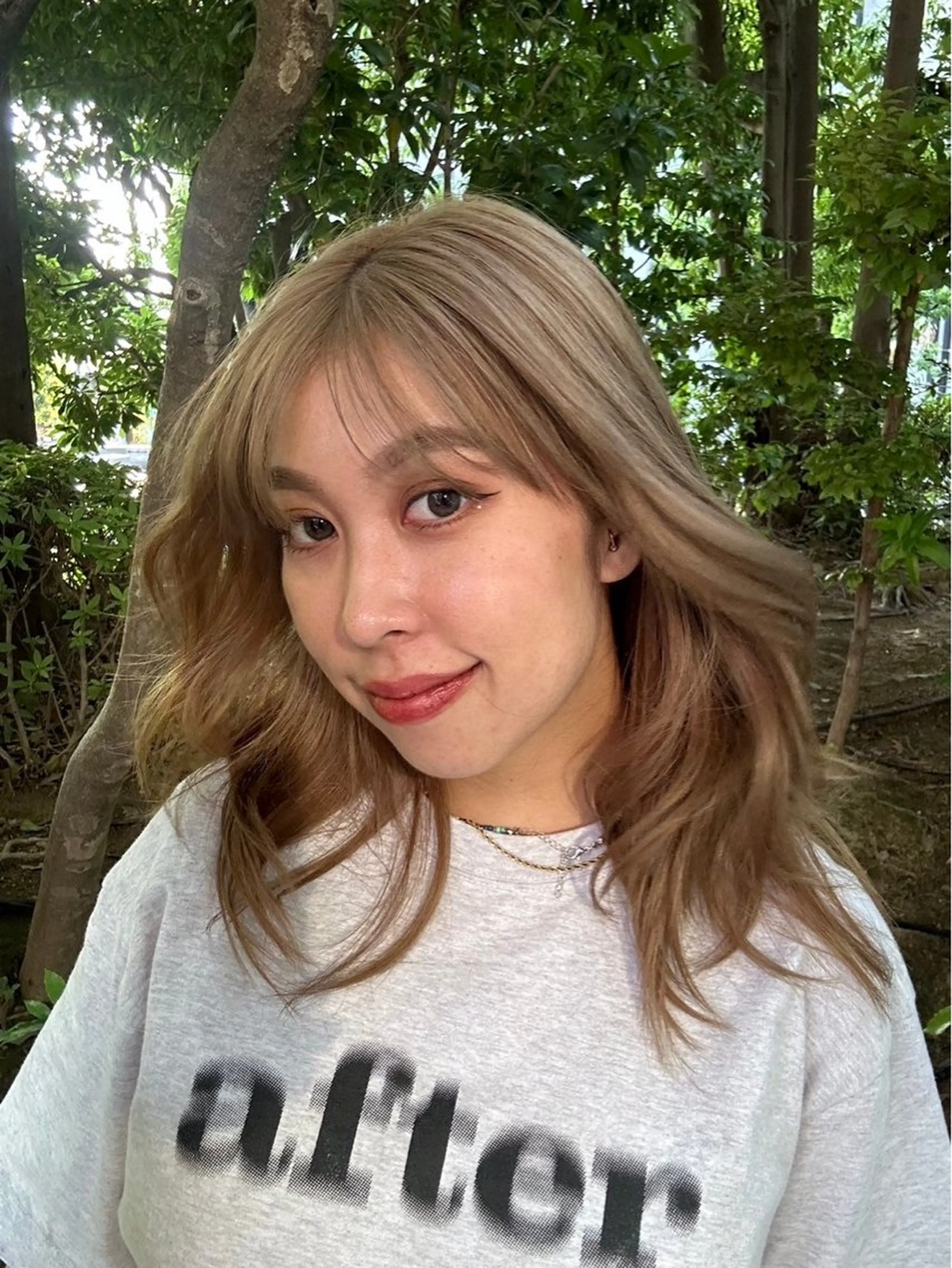 ミディアム カラー アッシュ ベージュカラー ブリーチ 透明感カラー ダブルカラー カット ヘアカラー レイヤー /髪質改善/ariのヘアスタイル