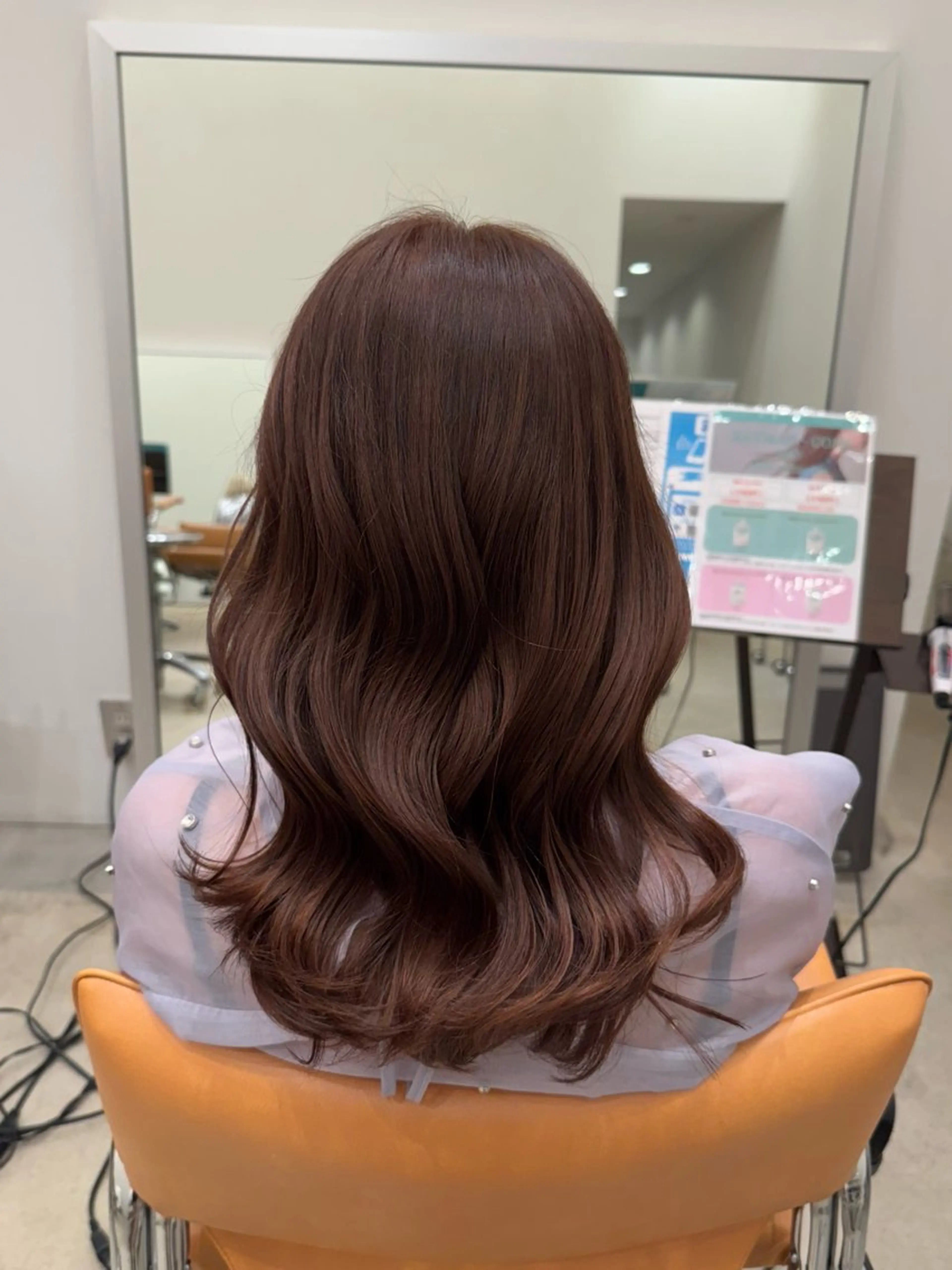 セミロング カラー ブリーチ ブリーチなしカラー 萩原 紗妃のヘアスタイル
