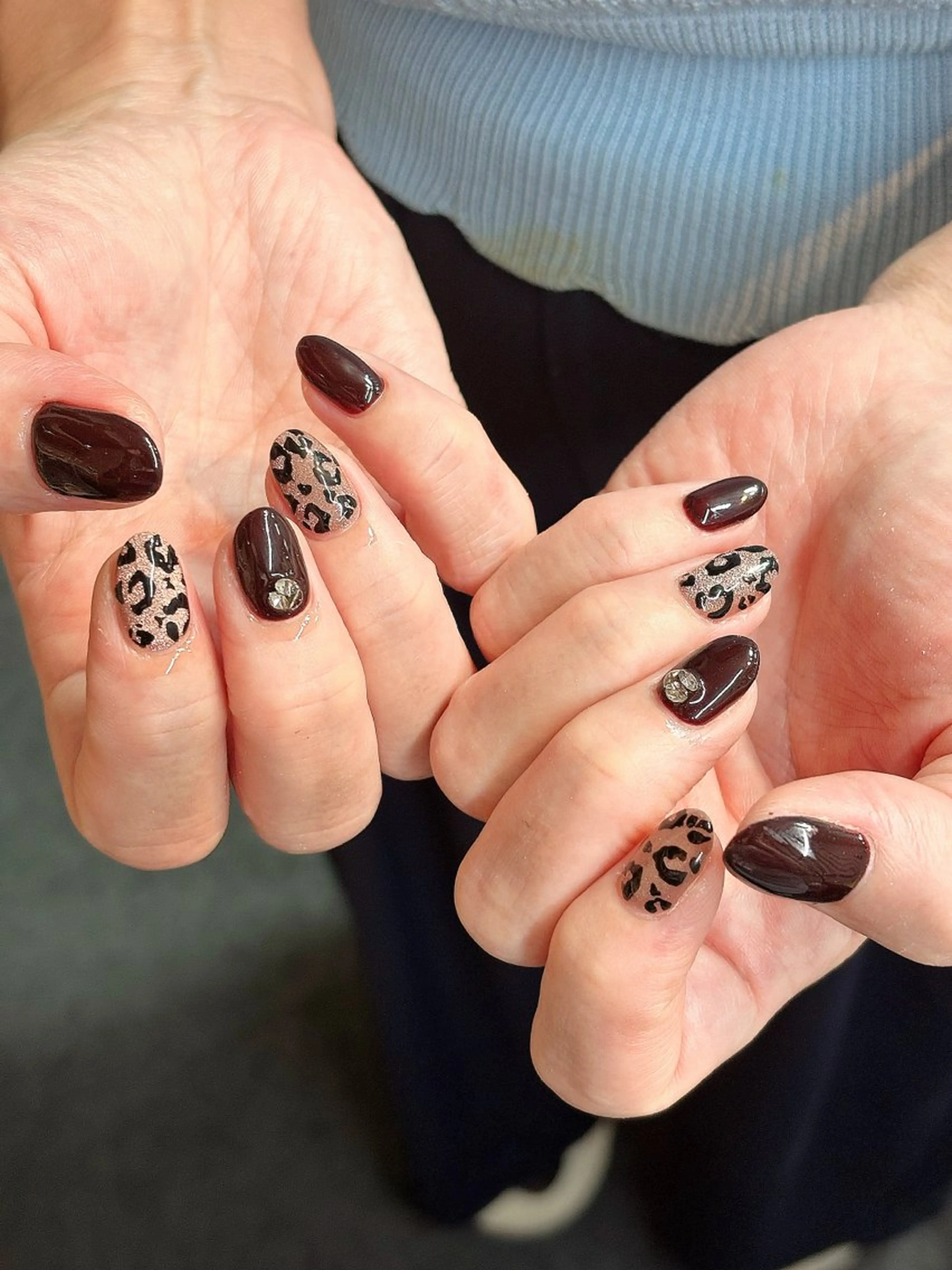 ネイル アニマル柄 ボルドー シンプルネイル ハンドネイル ハンドケア 🎀NAIL🎀 AI🪄︎︎◝✩のネイルデザイン