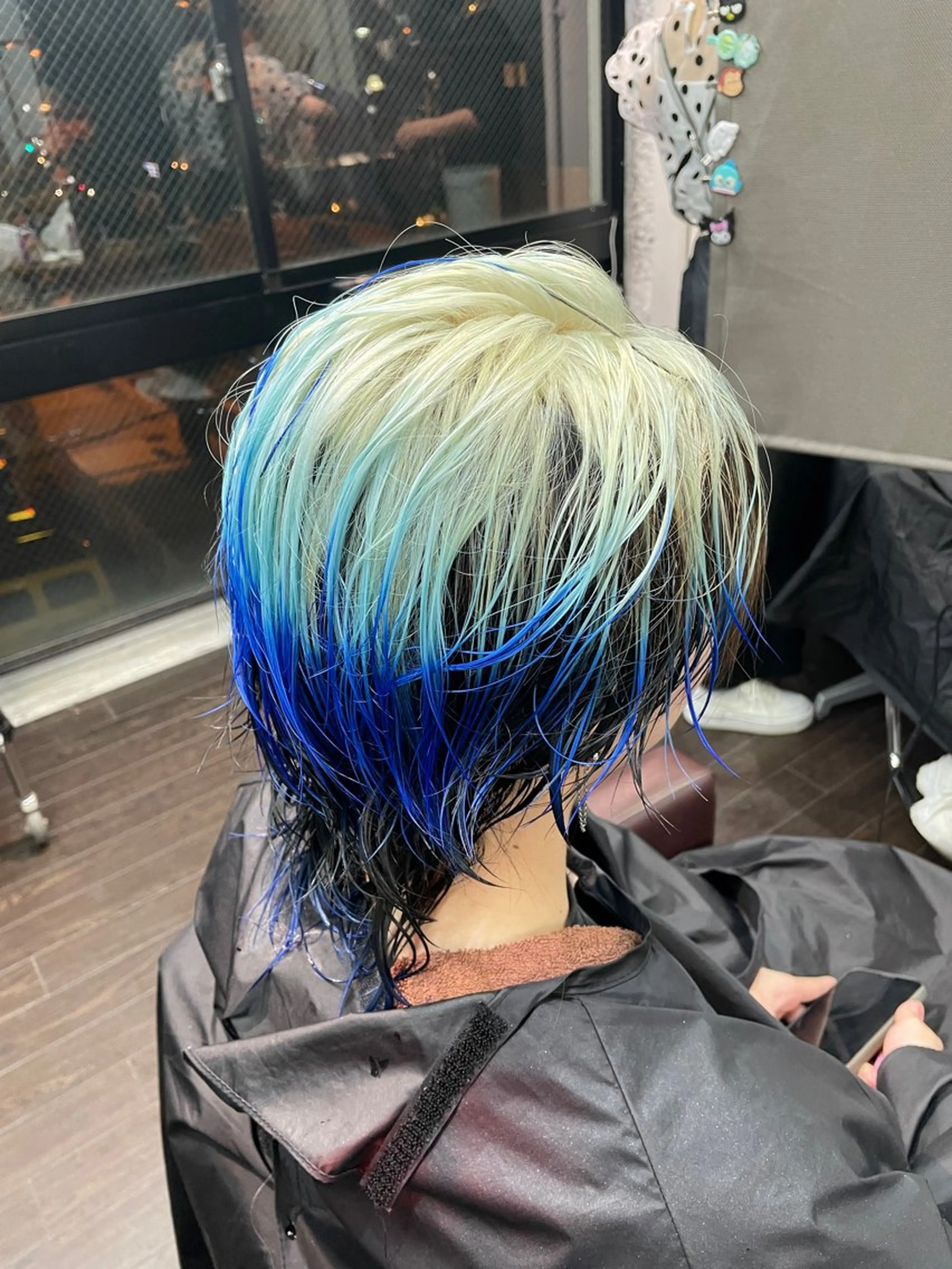 ショート カラー ブロンド ブルーカラー デザインカラー グラデーションカラー ハイトーンカラー chloe 【クロエ】のヘアスタイル
