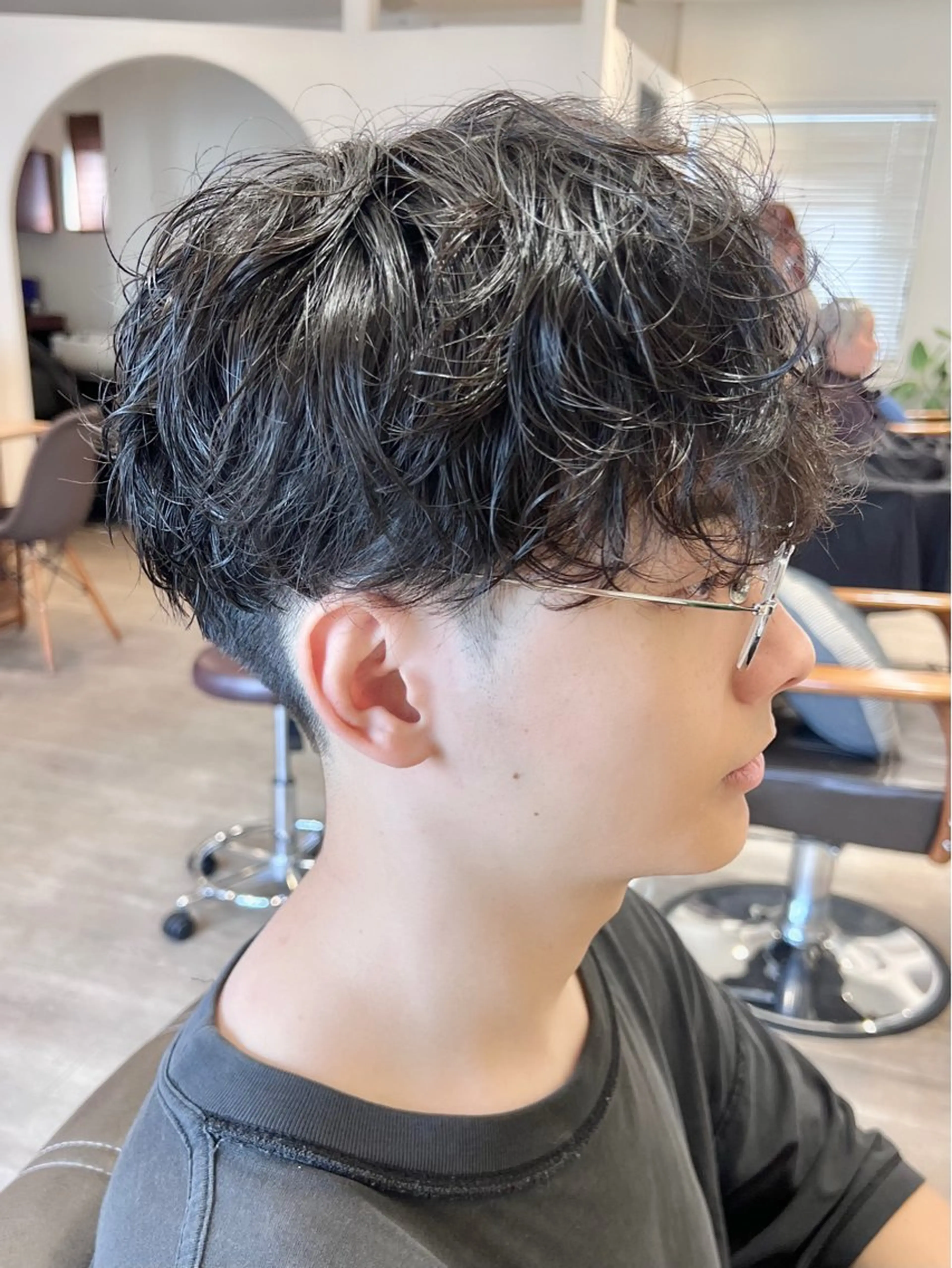 ミディアム パーマ メンズ ミディアムパーマ マッシュ メンズパーマ カット パーマ トリートメント 💐美しいショート× パーマ💐早坂駆留のヘアスタイル