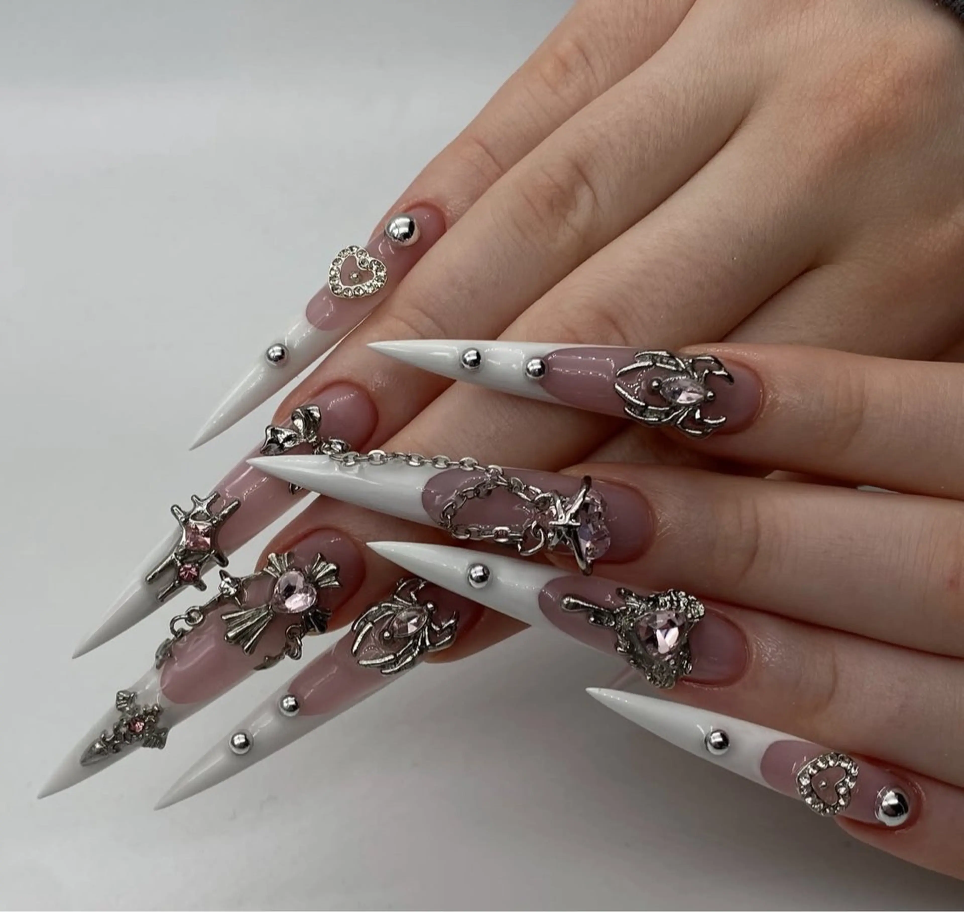 ネイル オーロラネイル フレンチネイル ジェルネイル ハロウィン キラキラネイル ハンドネイル H.baby Nail Salonのネイルデザイン