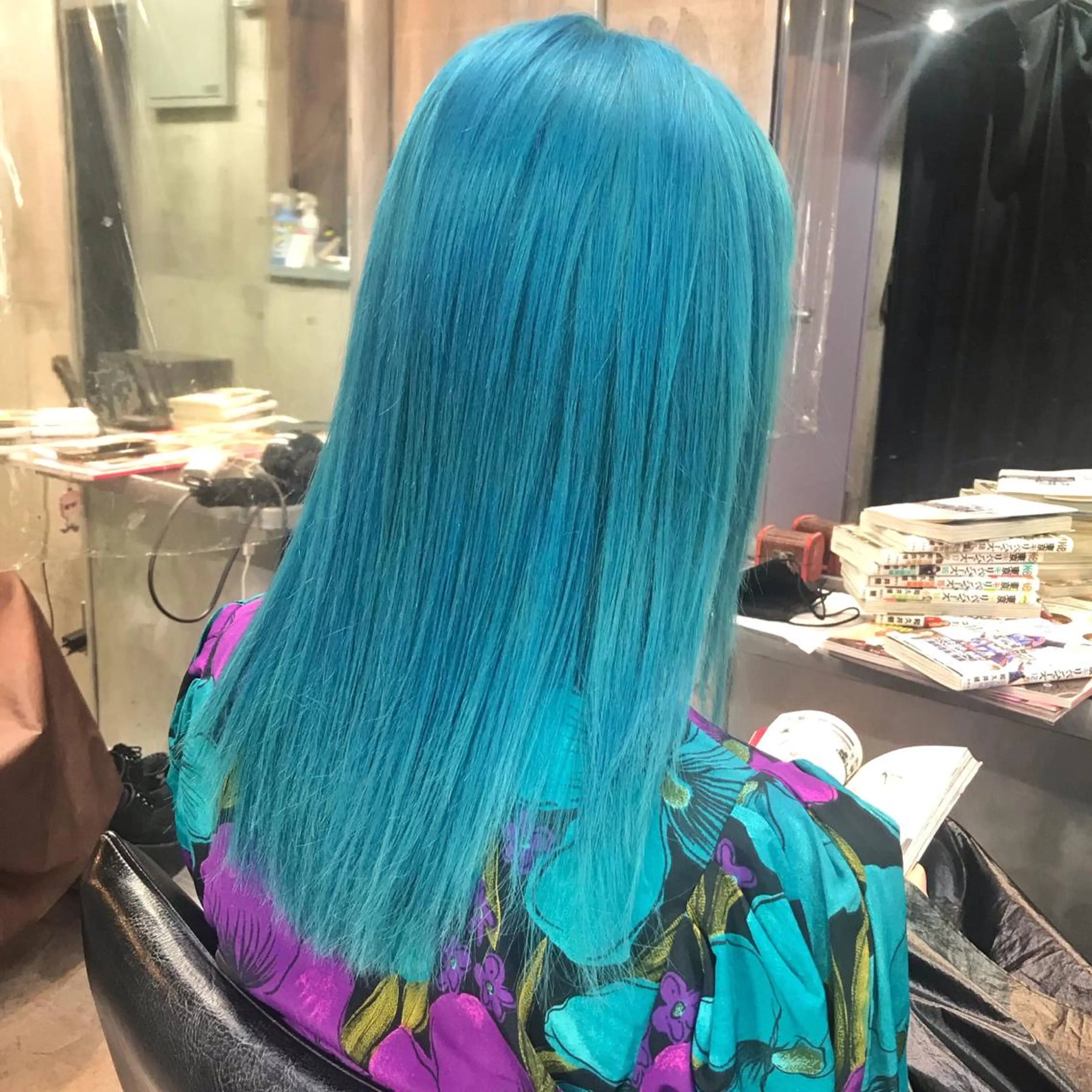 セミロング カラー ホワイト&レイヤーカ ットエクステ長畠俊輔のヘアスタイル