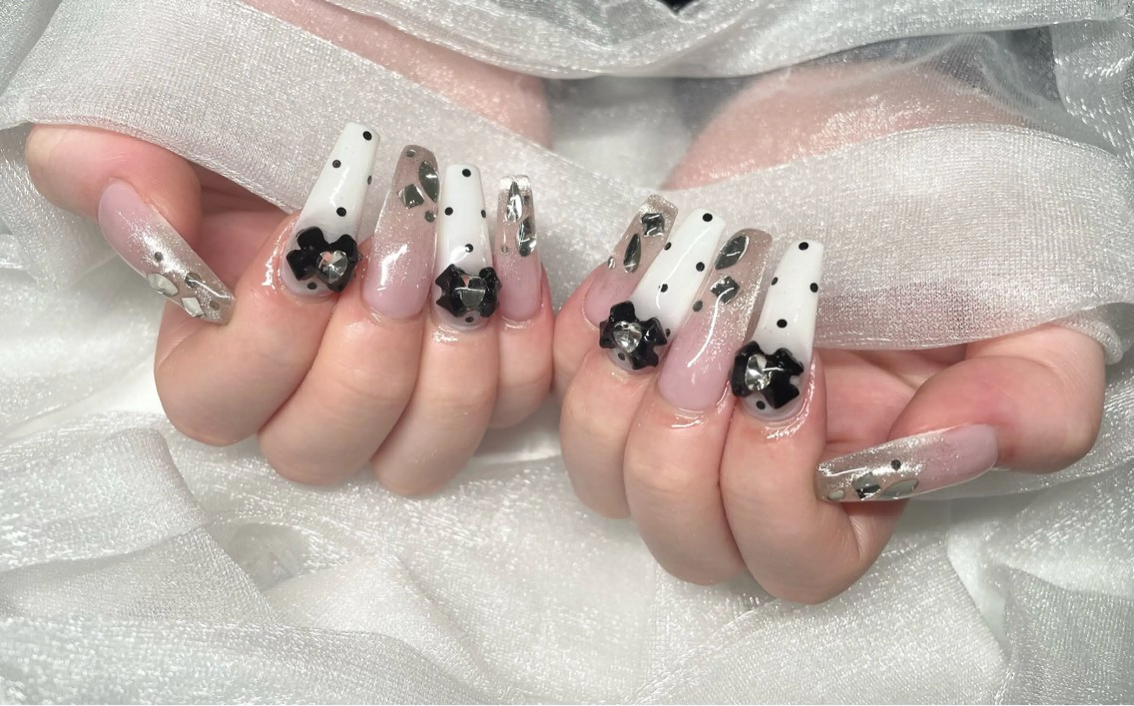 ネイル ハンドネイル Roi〈ロワ〉 Minakoのネイルデザイン