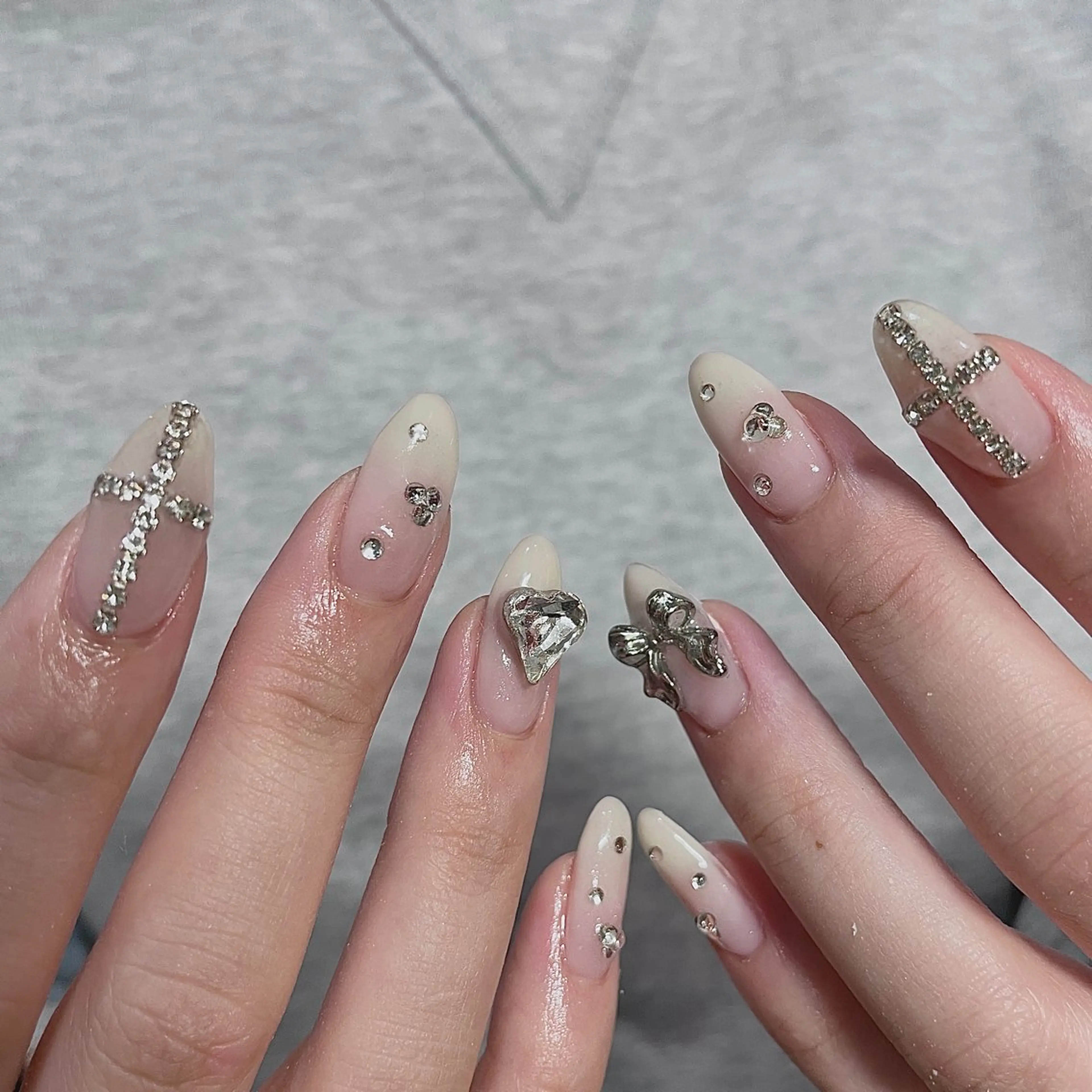 ネイル グラデーション ハート キラキラネイル ロングネイル リボン ハンドネイル acs.n所属・ネイル，耳つぼ 風間すみれのその他イメージ