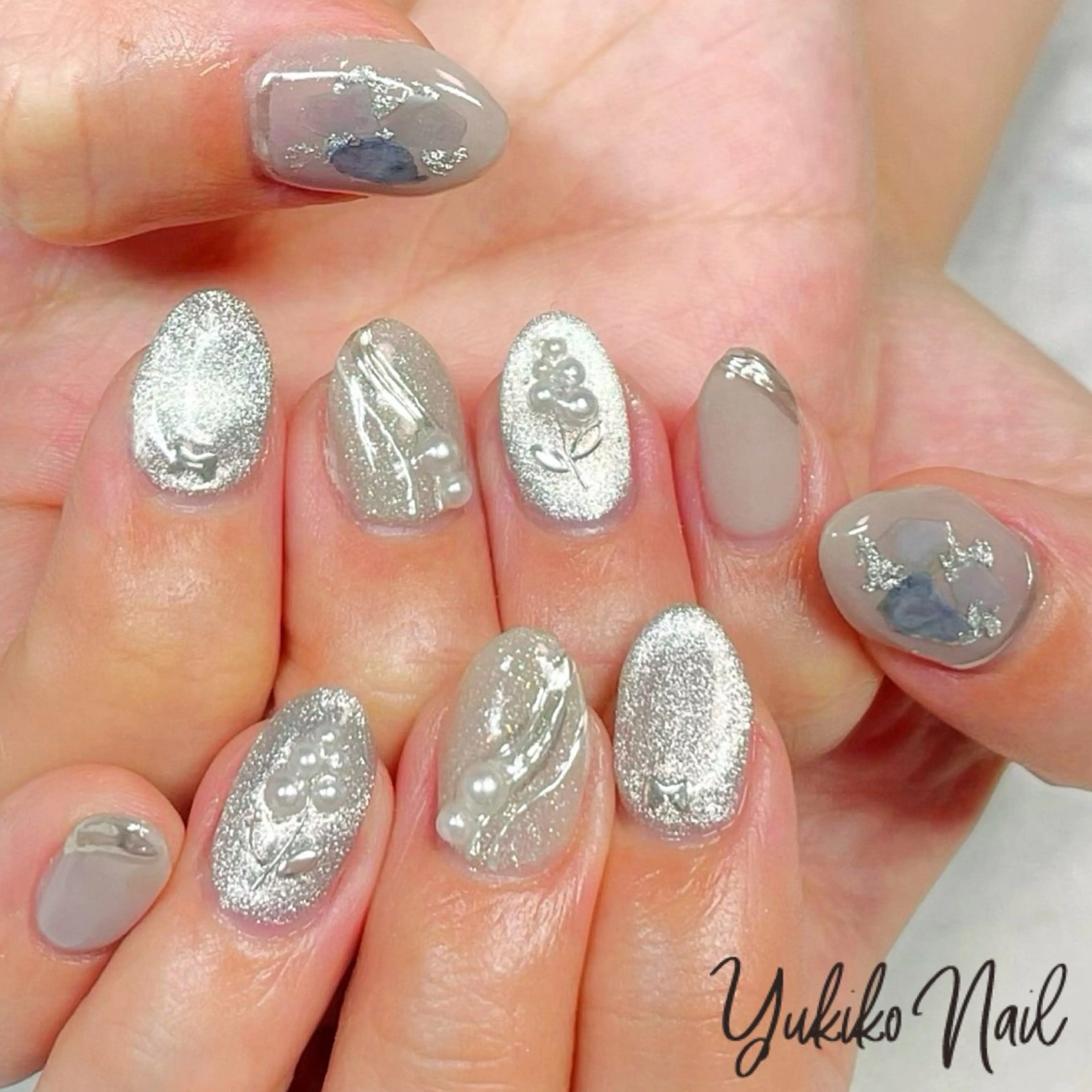 ネイル キラキラネイル マグネットネイル ミラーネイル シルバー ハンドネイル ユキコ ネイルのネイルデザイン