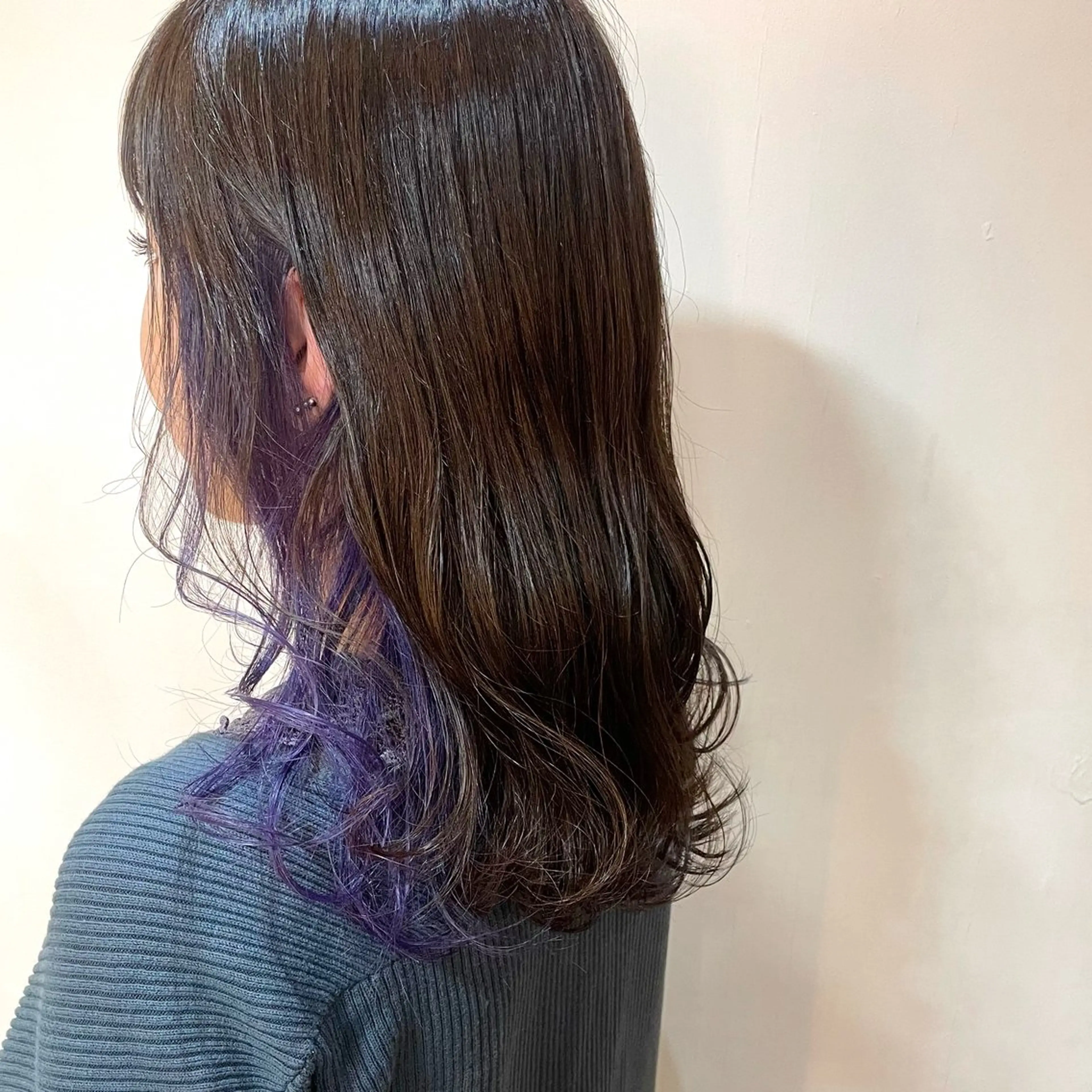 ミディアム カラー ブリーチ ダークグレー バイオレットカラー 鈴木 美穂のヘアスタイル