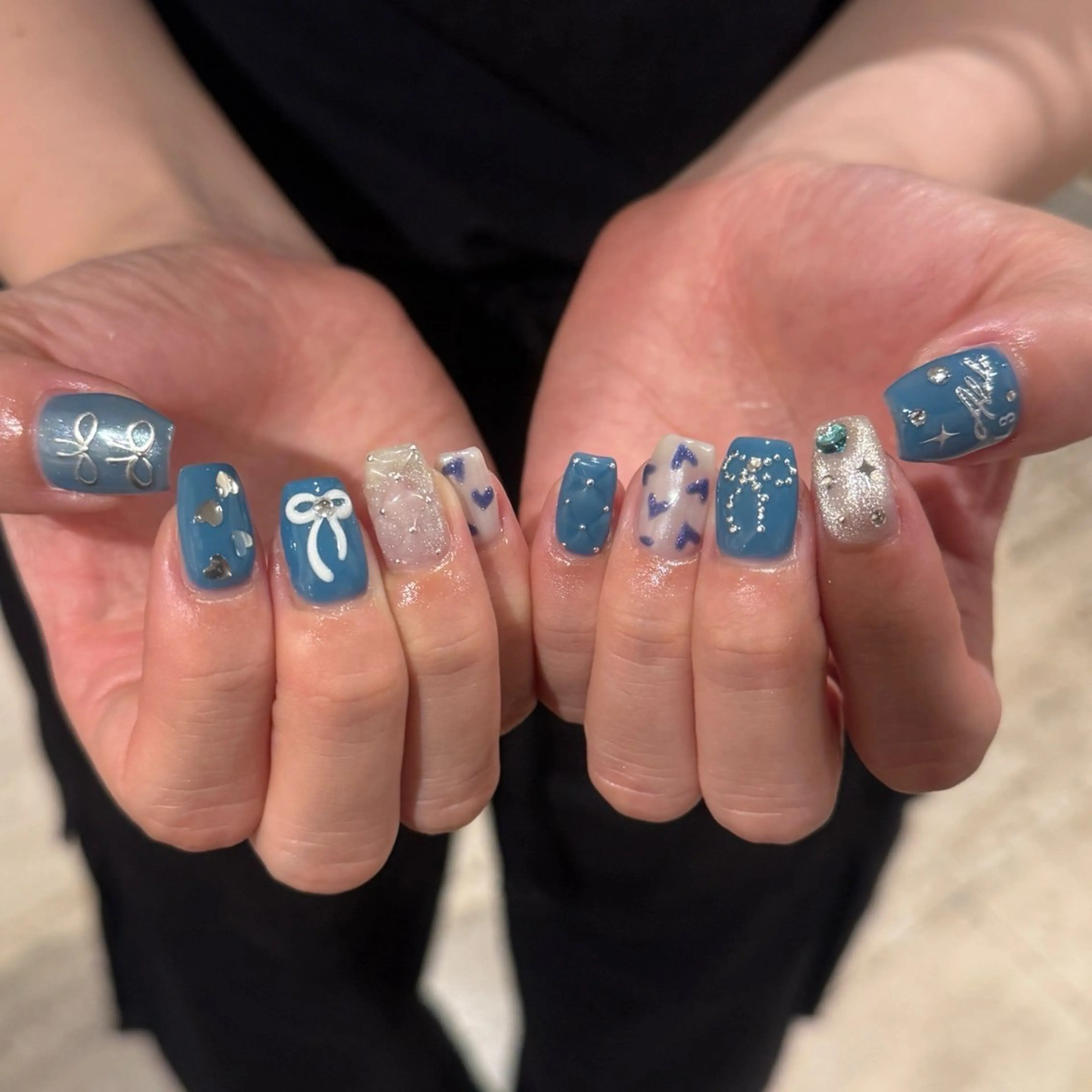 ネイル リボン ハンドネイル 𝐫𝐚𝐢 𝐧𝐚𝐢𝐥の眉毛・アイブロウイメージ