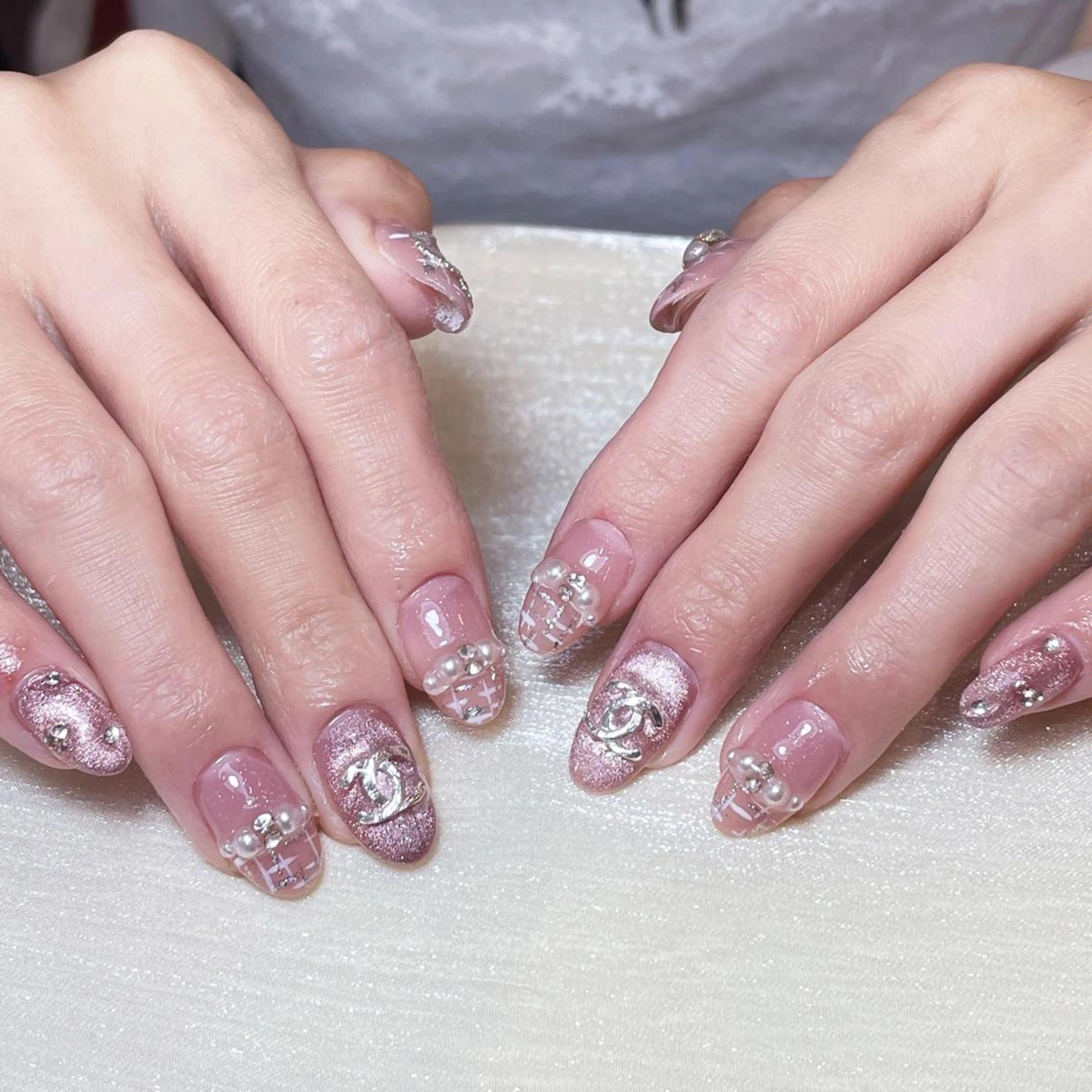 ネイル アートネイル オーロラネイル ガーリー キラキラネイル マグネットネイル ハンドネイル ハンドケア Diamond ✨のネイルデザイン