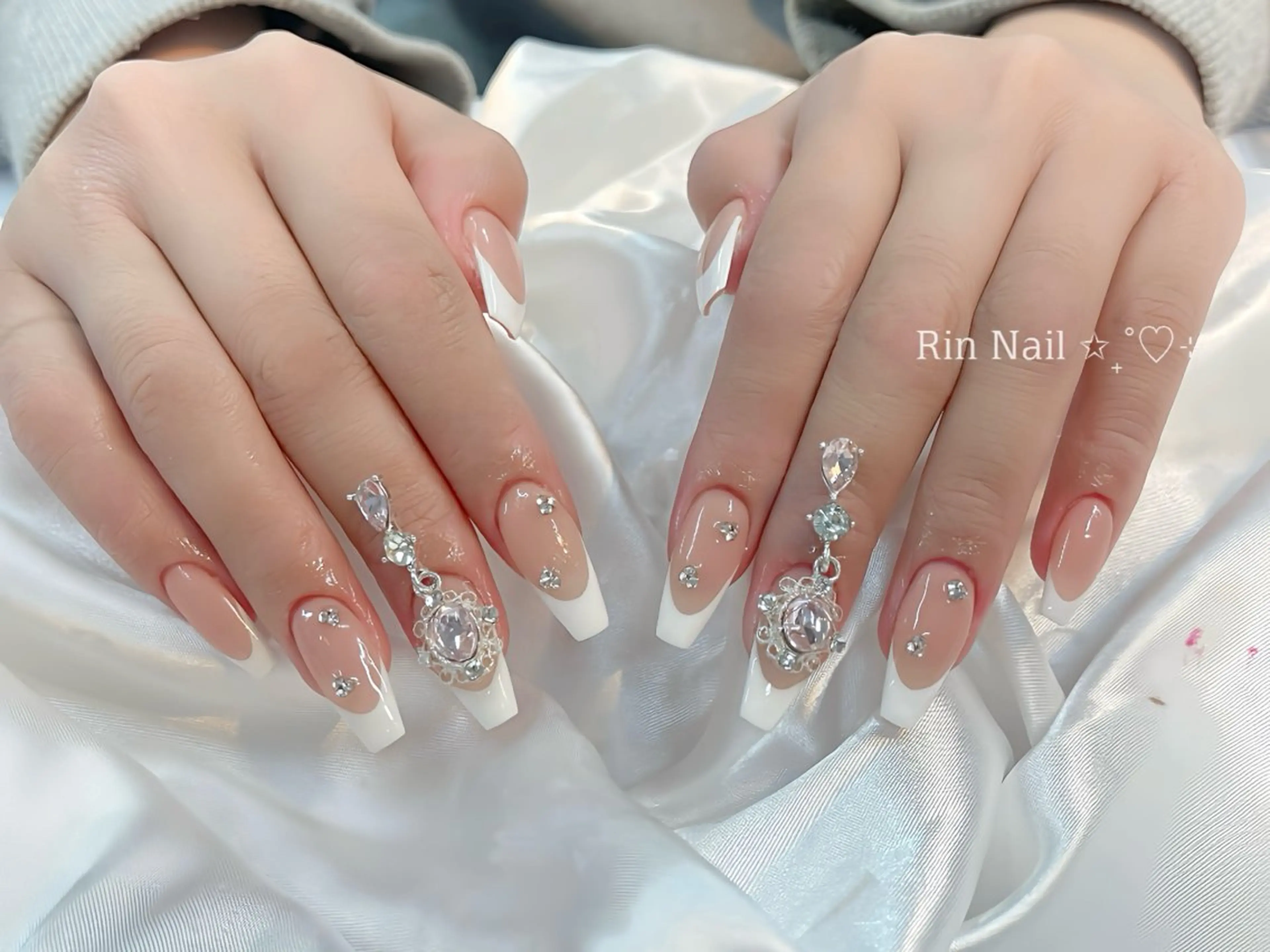 ネイル アートネイル チークネイル ジェルネイル ロングネイル マグネットネイル ハンドネイル Rin Nail 新大久保店のネイルデザイン