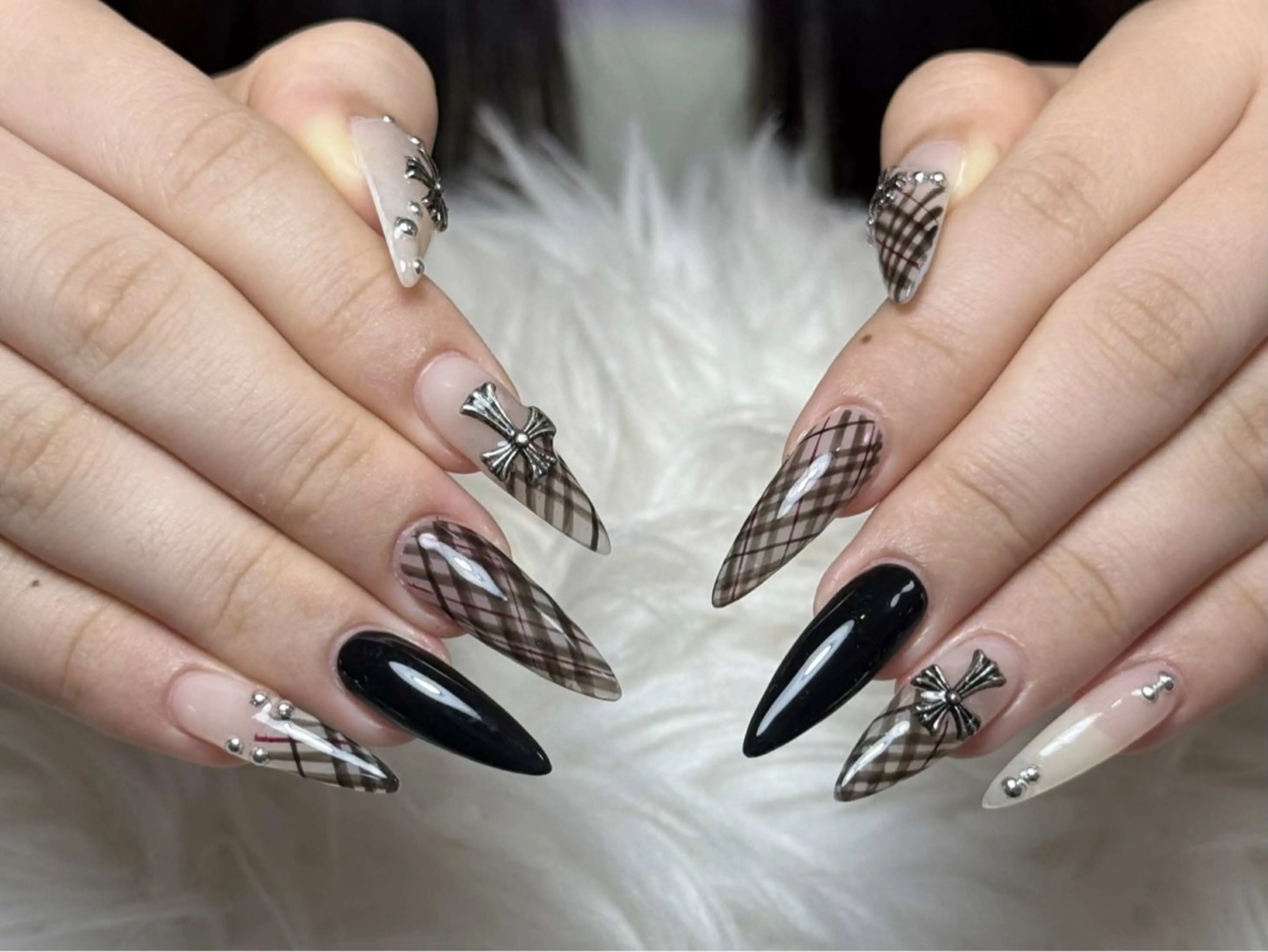 ネイル ボルドー ブラウン チークネイル ドット フットネイル Julli NailStudioのネイルデザイン