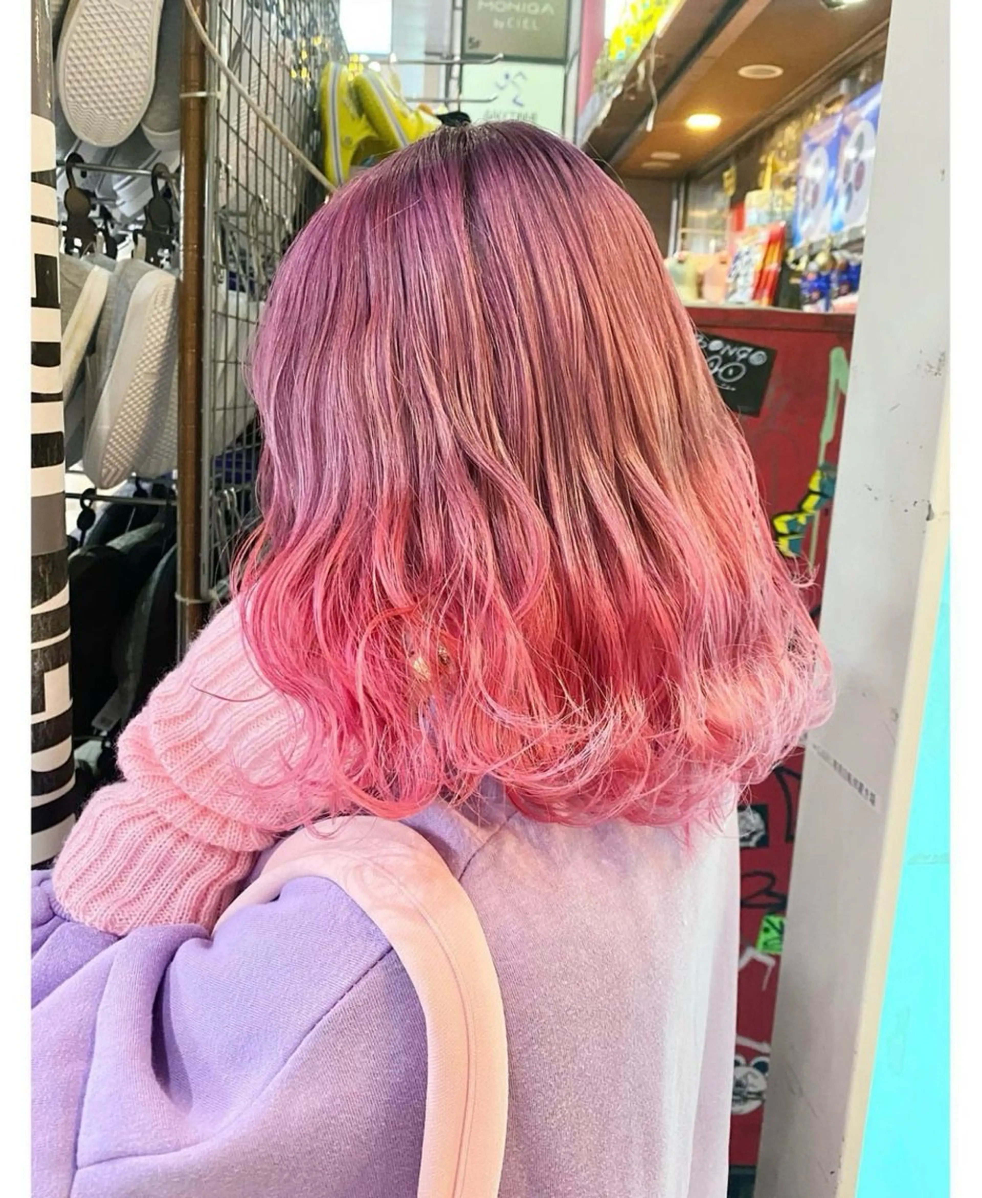 ショート カラー ベージュカラー グラデーションカラー ピンクカラー ピンクベージュ ヘアカラー GARU-ガル-所属・TSUNO🦖 派手髪/オタク美容師のヘアスタイル