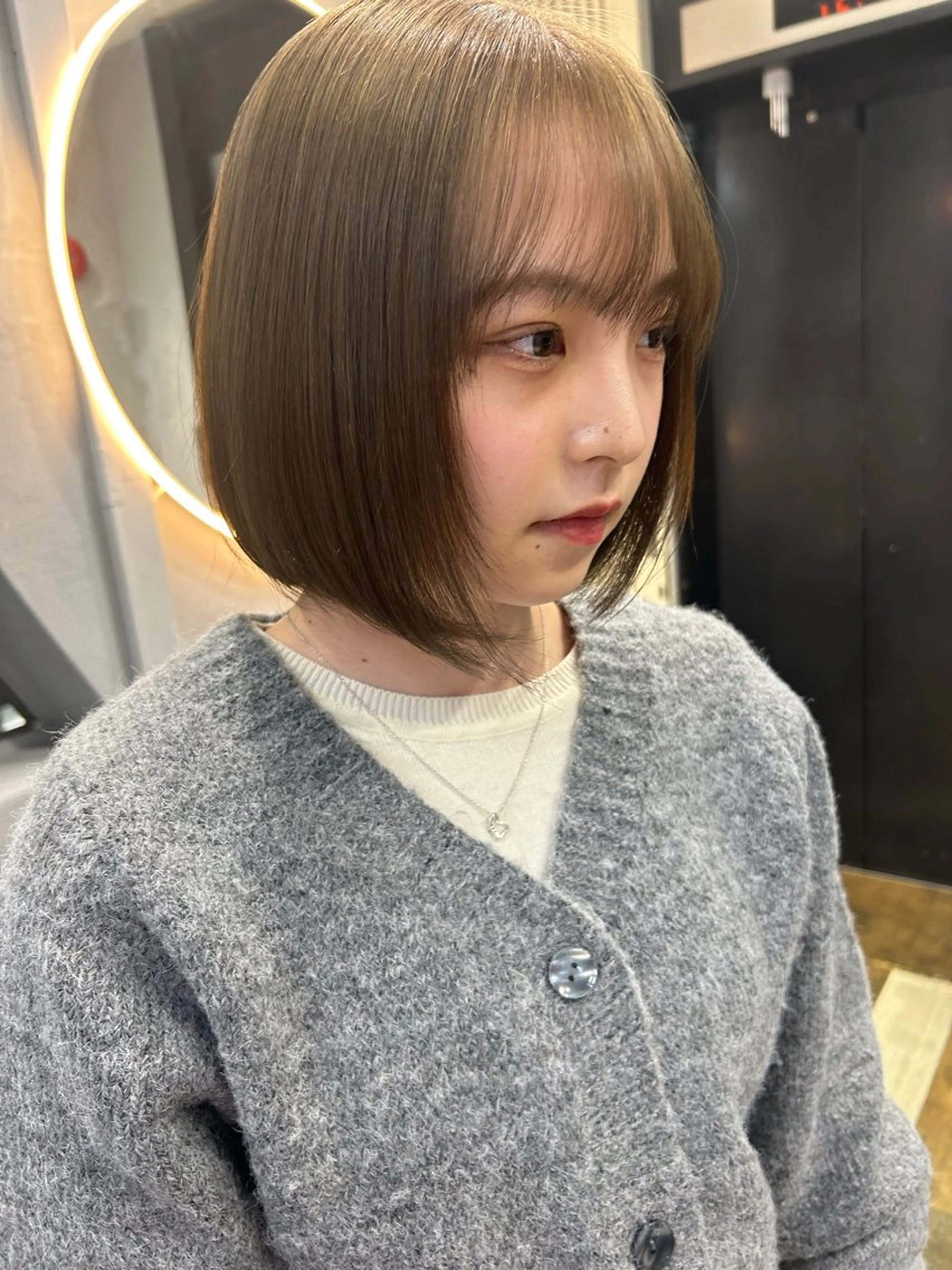 ショート カラー ブリーチ ケアブリーチ デザインカラー ダブルカラー イヤリングカラー TATSUブリーチ/ ミルクティーベージュのヘアスタイル