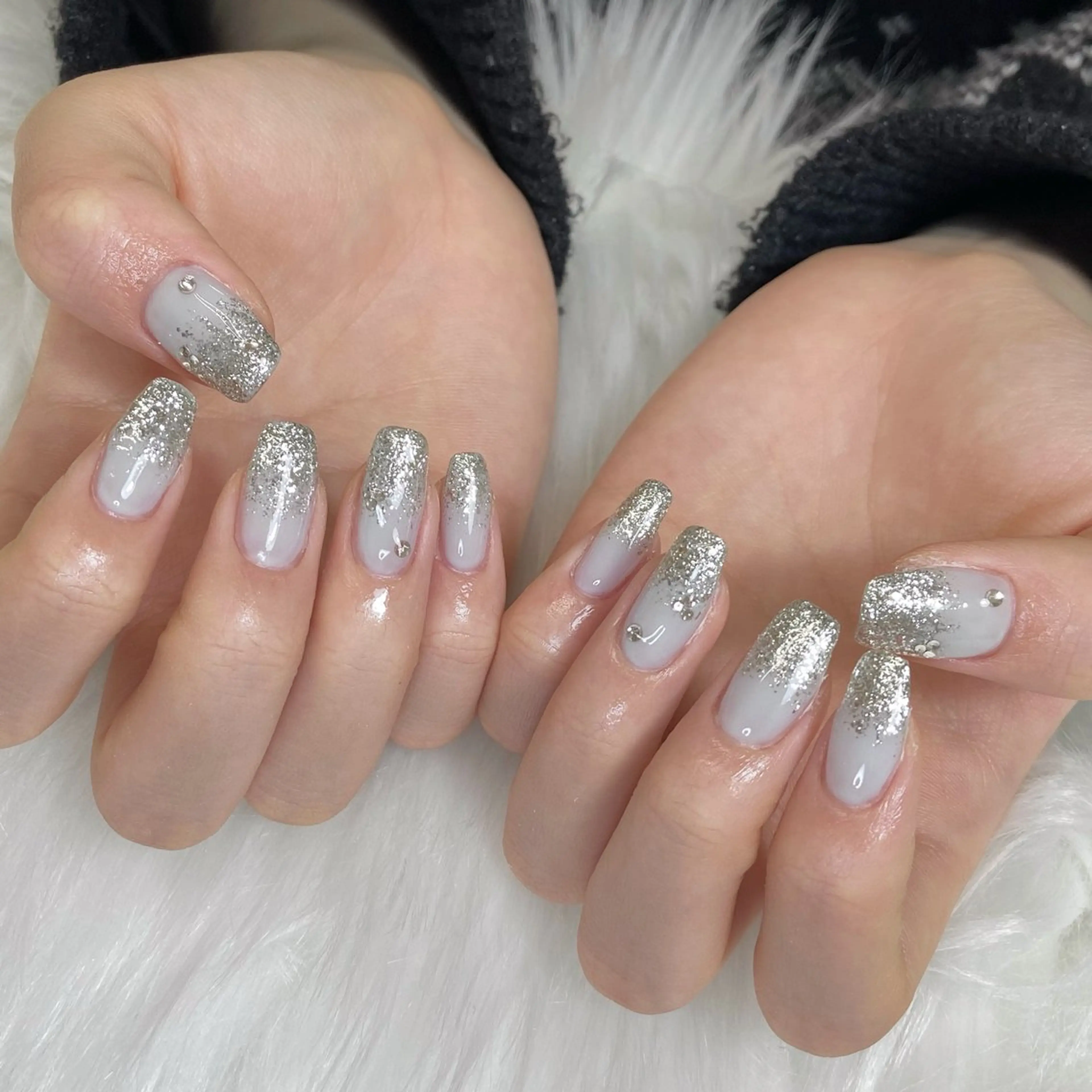 ネイル アートネイル ブルー ガーリー グラデーション キラキラネイル ハンドネイル Kanako 💫のネイルデザイン