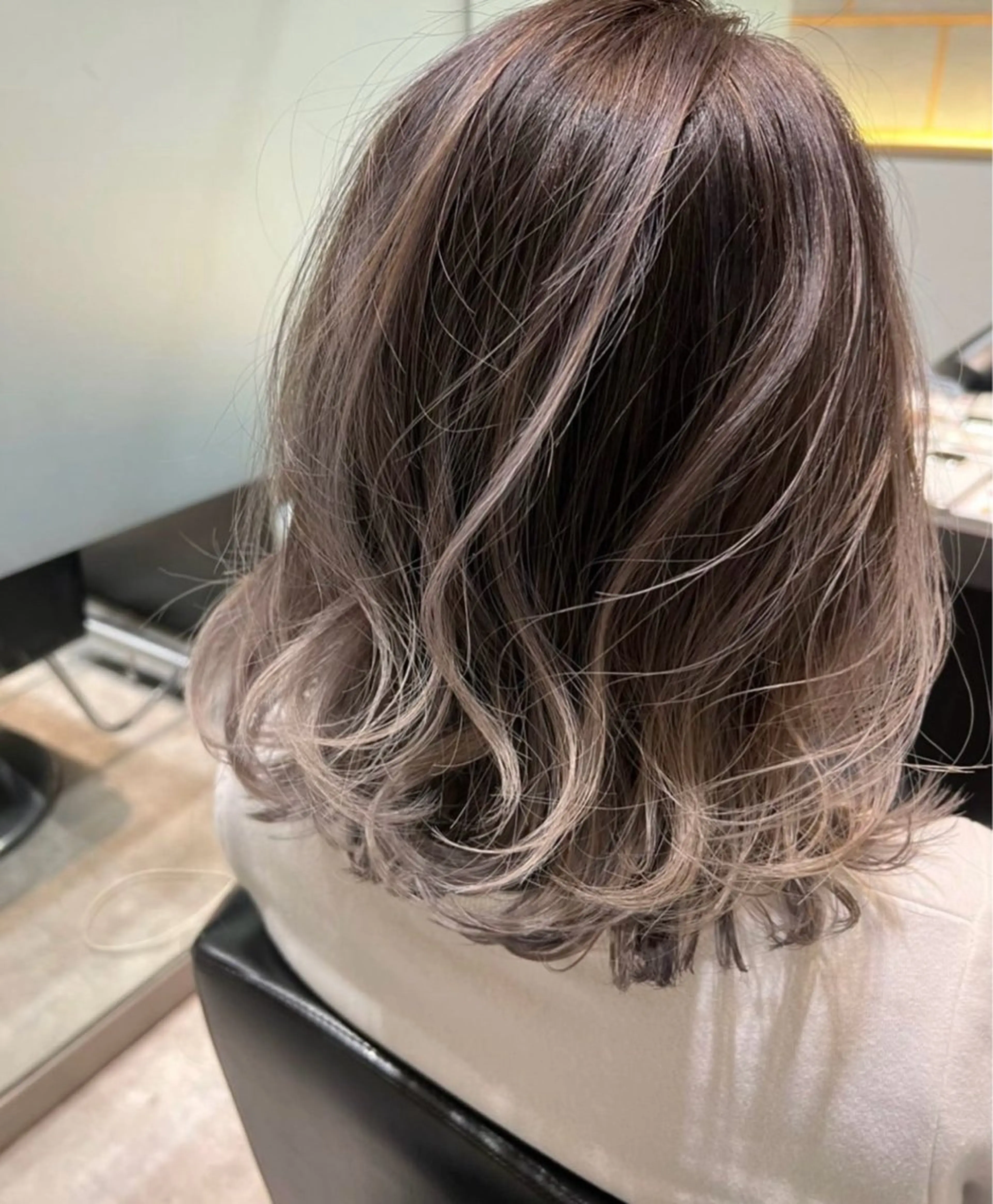 カラー 林 美月のヘアスタイル