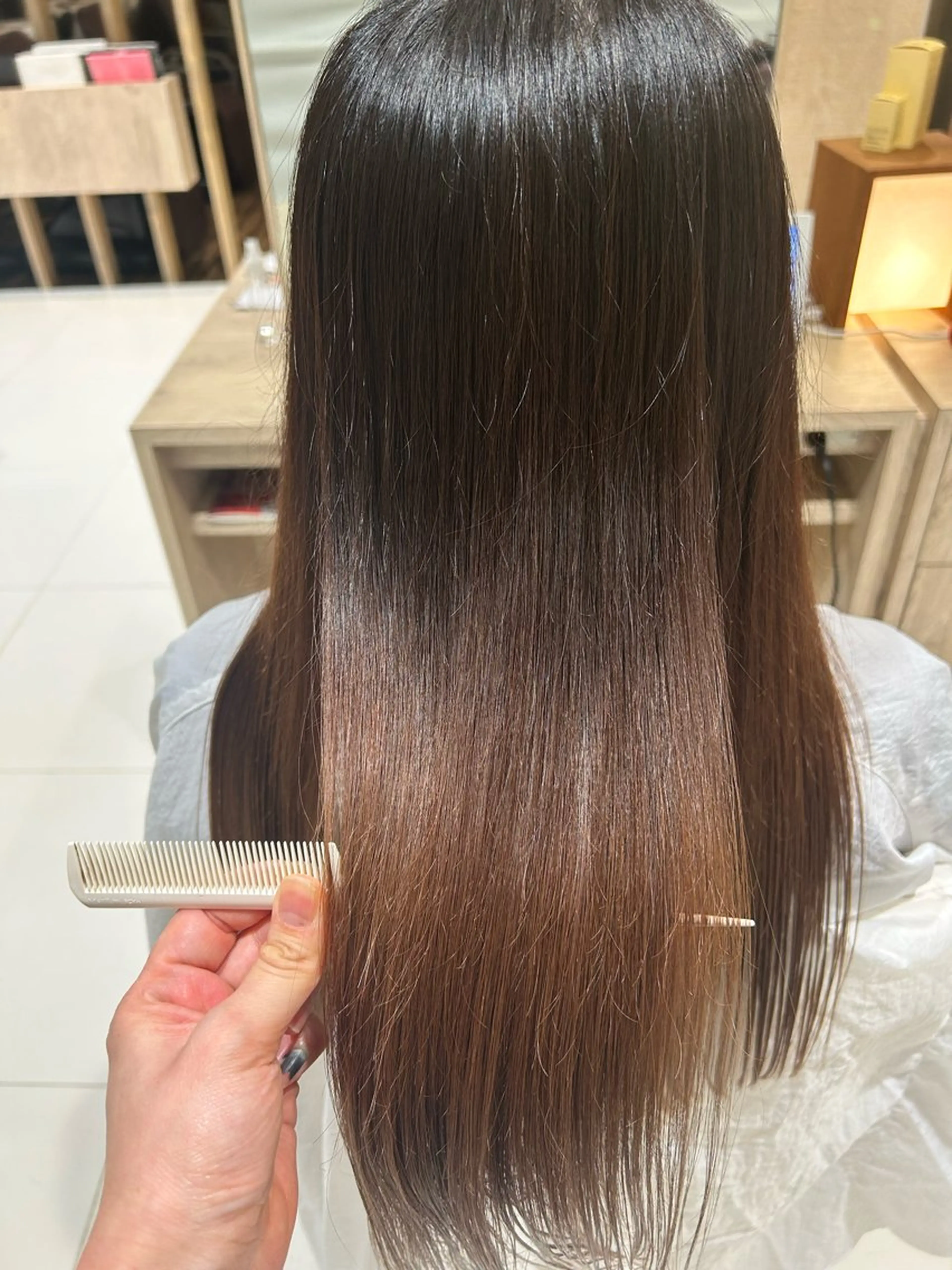 ロング オガタ アキのヘアスタイル