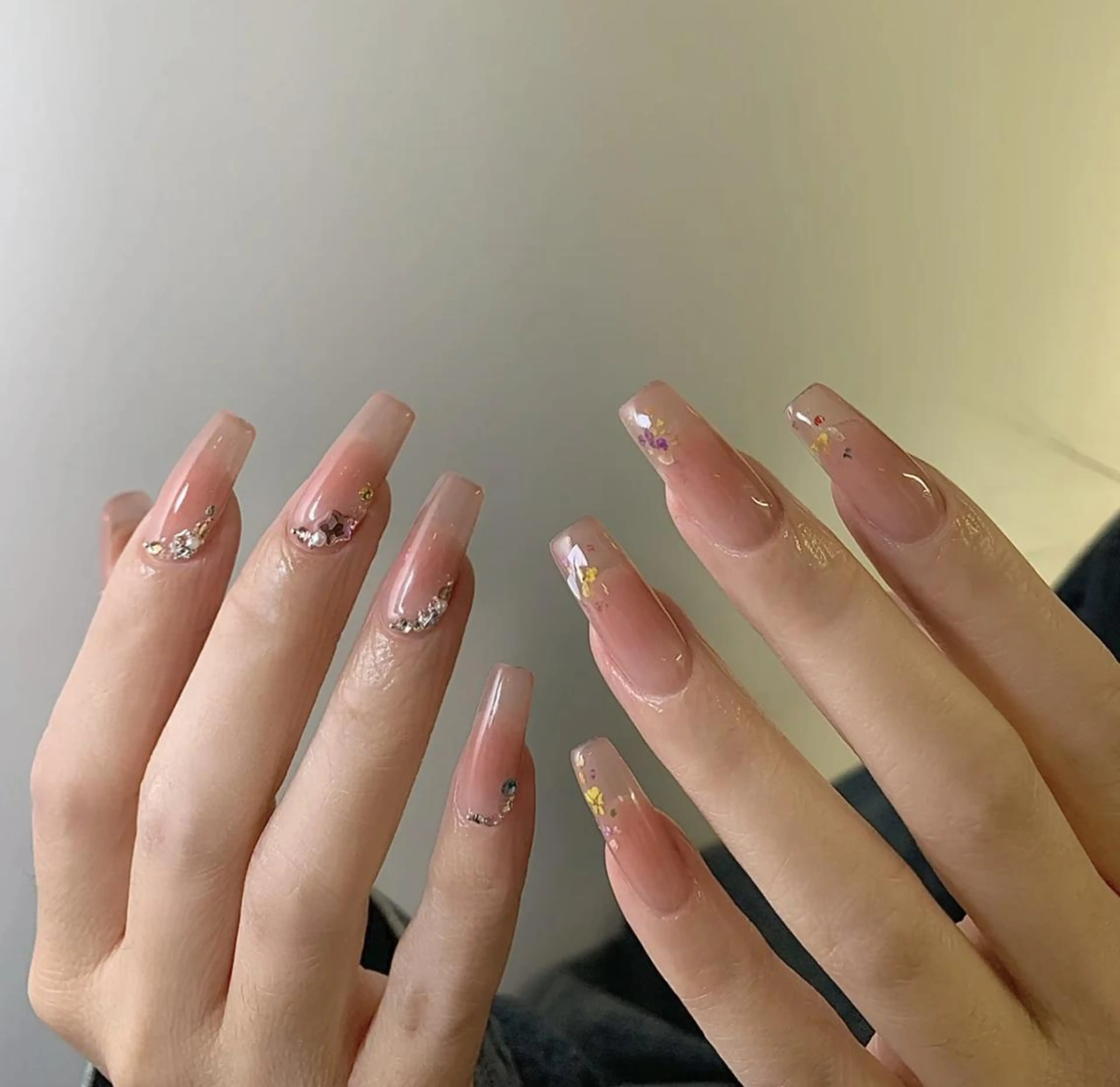 ネイル アートネイル 長さ出し ネイルチップ Queens PUPUのネイルデザイン