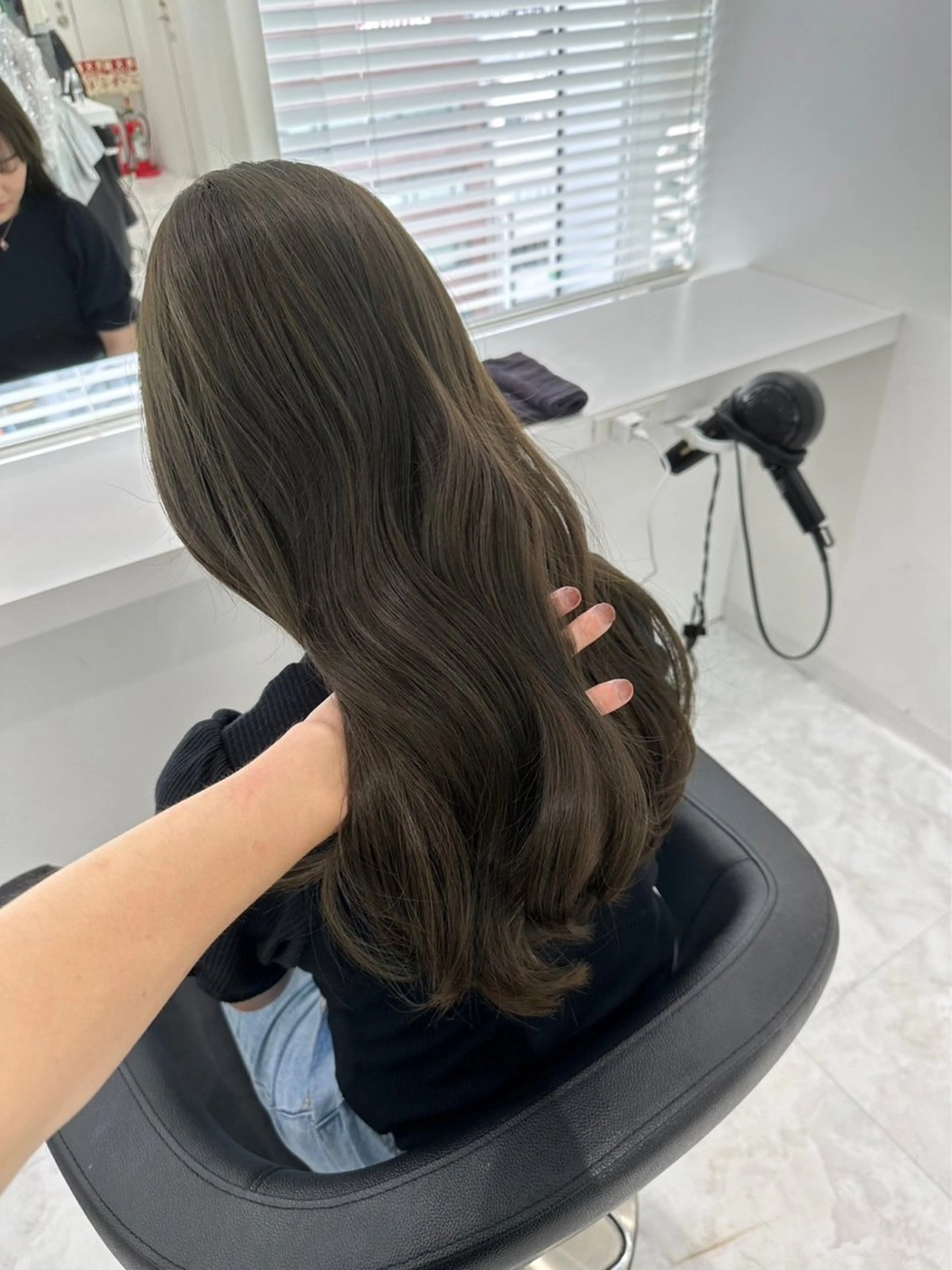 ロング カラー ブラウンカラー オリーブブラウン 垢抜けハイトーン☀／ 笑顔の美容師／しゅんのヘアスタイル