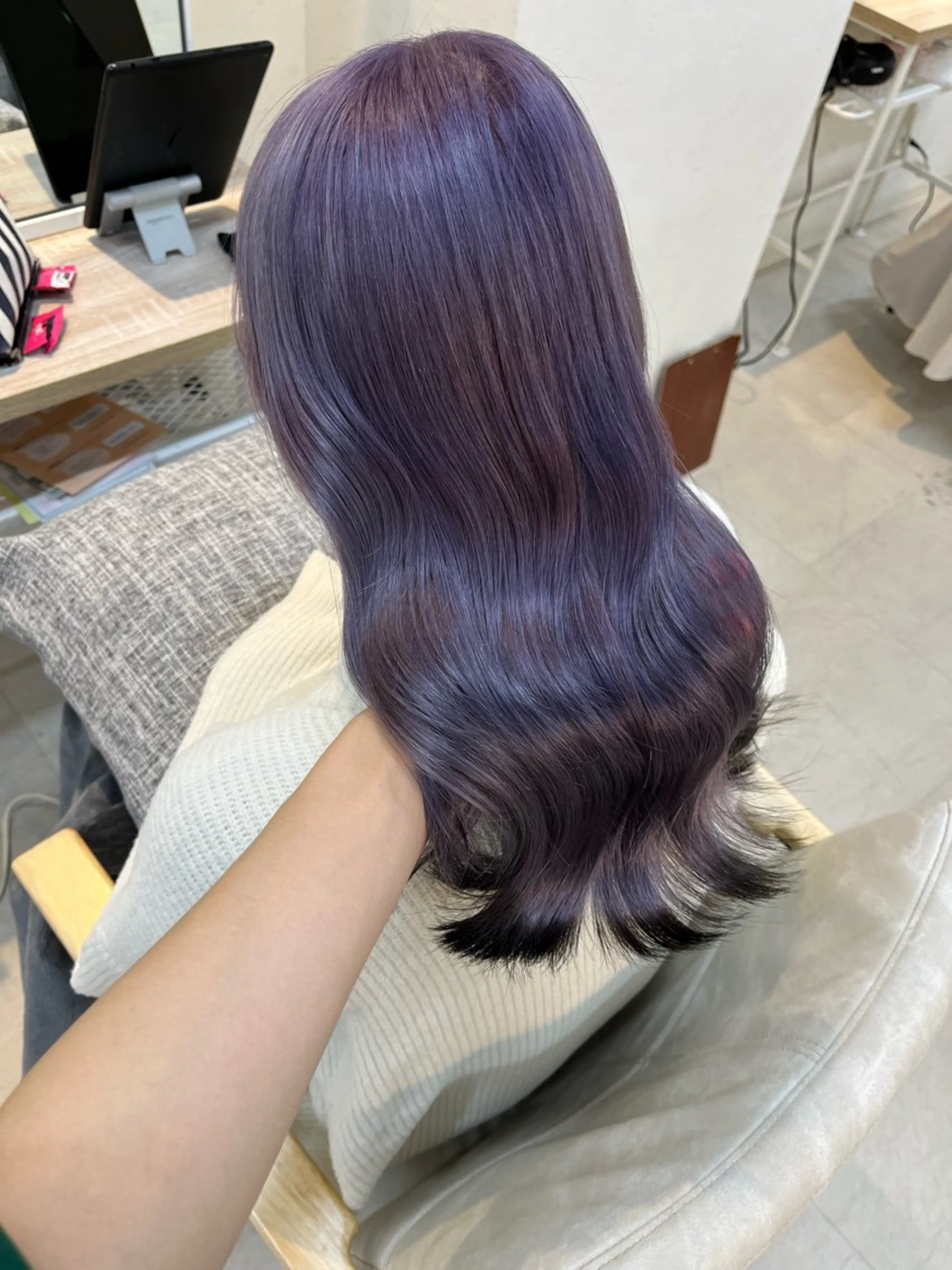 セミロング カラー Lamp 柏 山口 か乃 ブリーチカラーのヘアスタイル