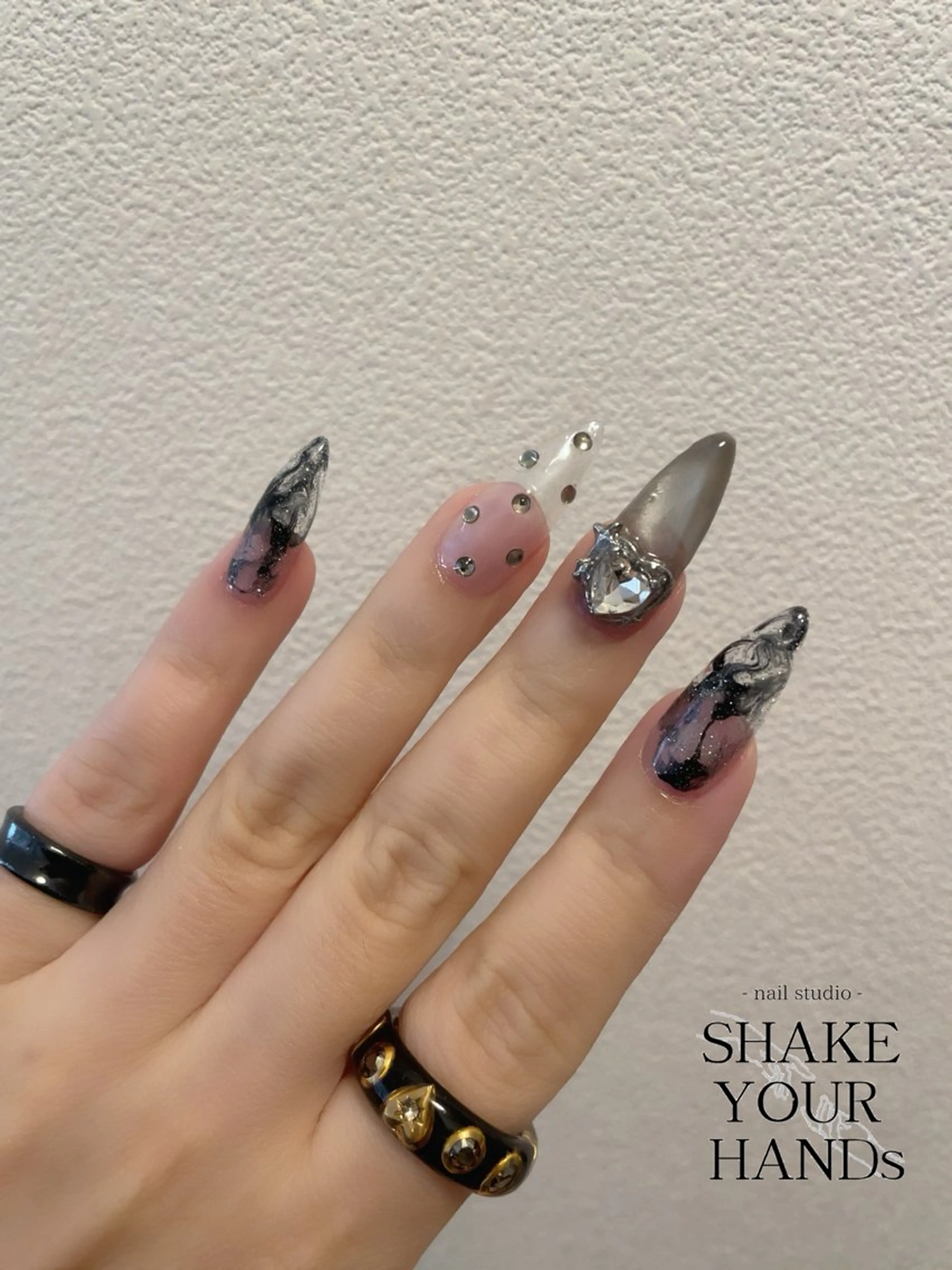 ネイル ハンドネイル ネイルスタジオ シェイクユアハンズのネイルデザイン