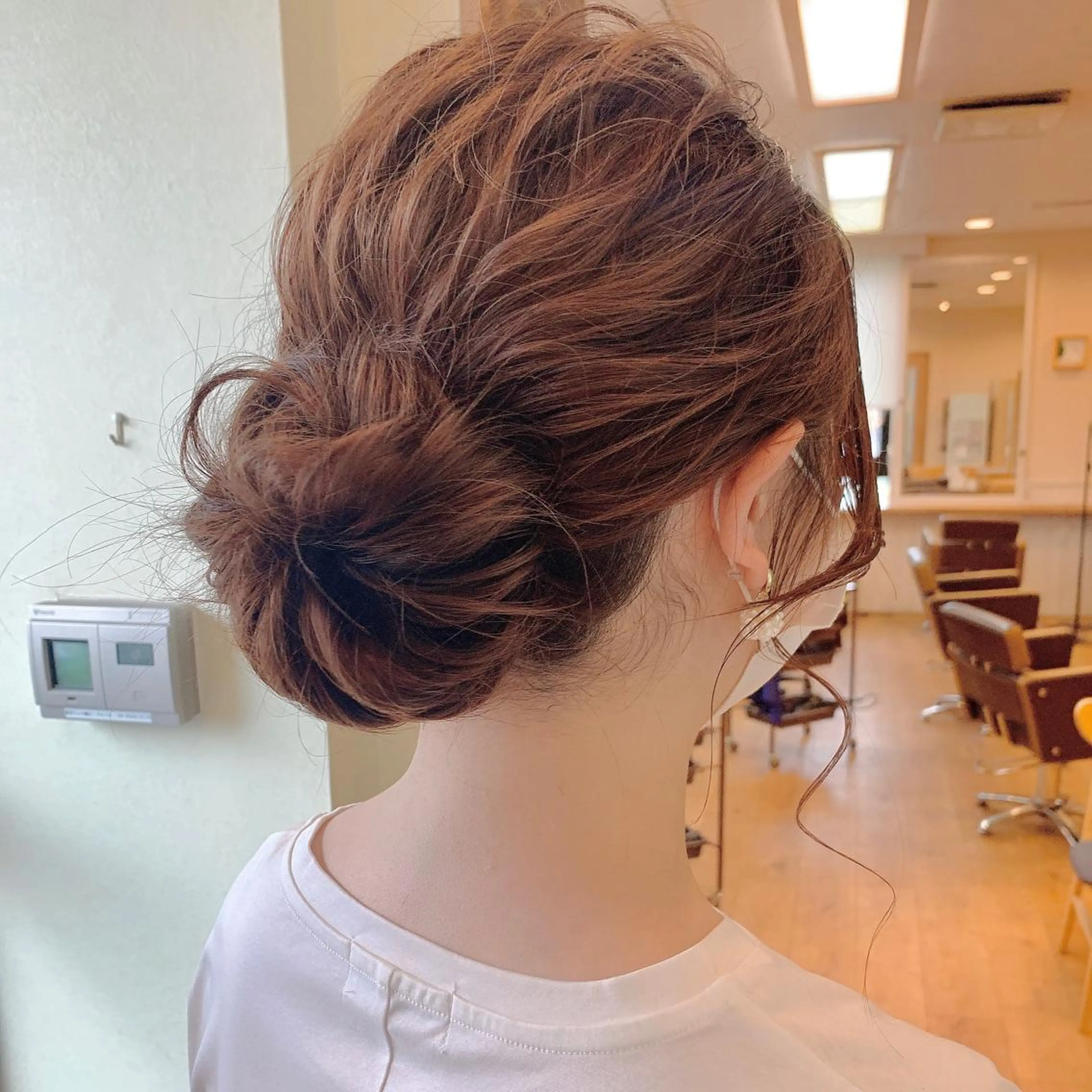 セミロング ヘアアレンジ デート NUMBER_ ユイナのヘアスタイル