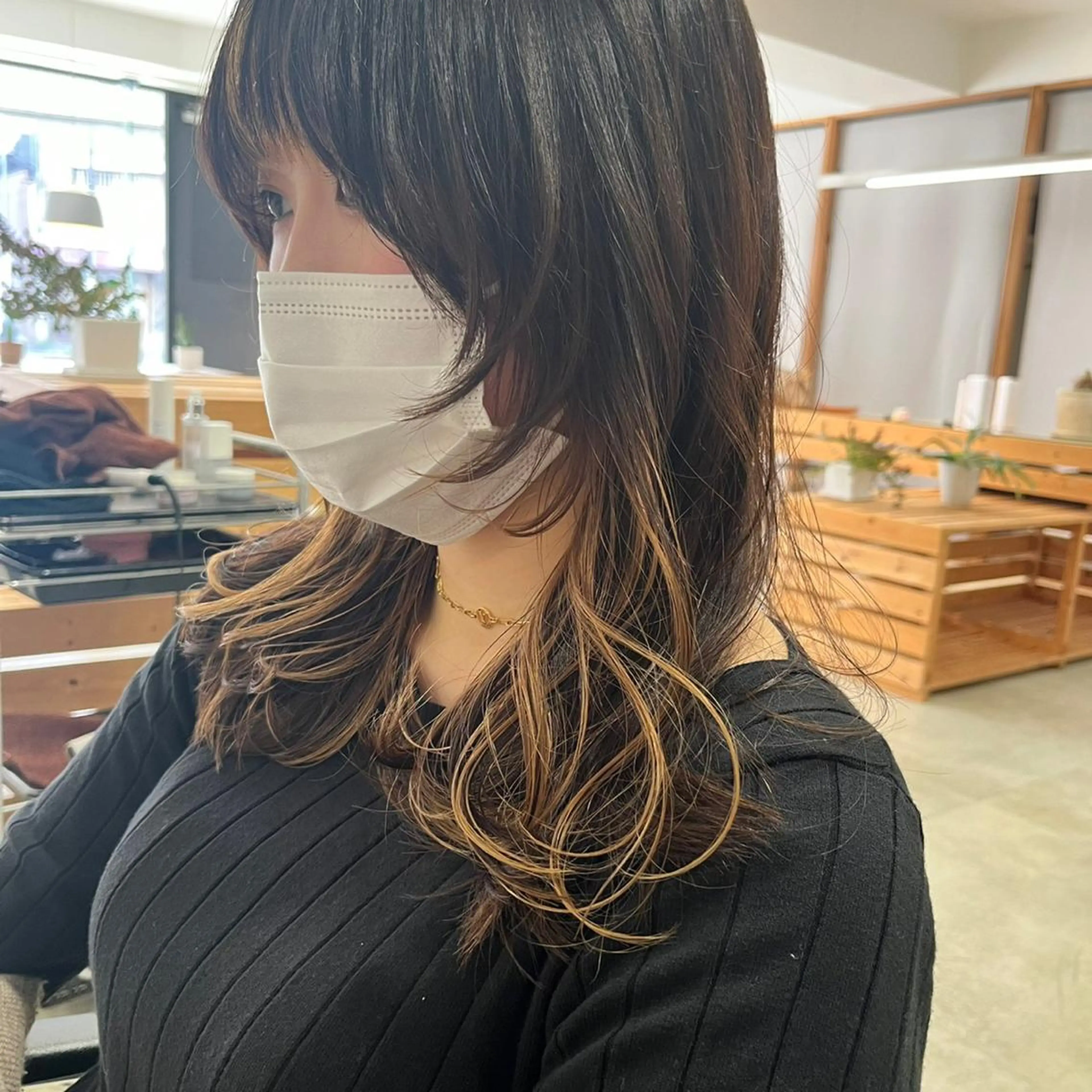 ミディアム カラー ショートボブ アッシュ ベージュカラー ブリーチ ケアブリーチ kopje所属・コバヤシ リョウのヘアスタイル