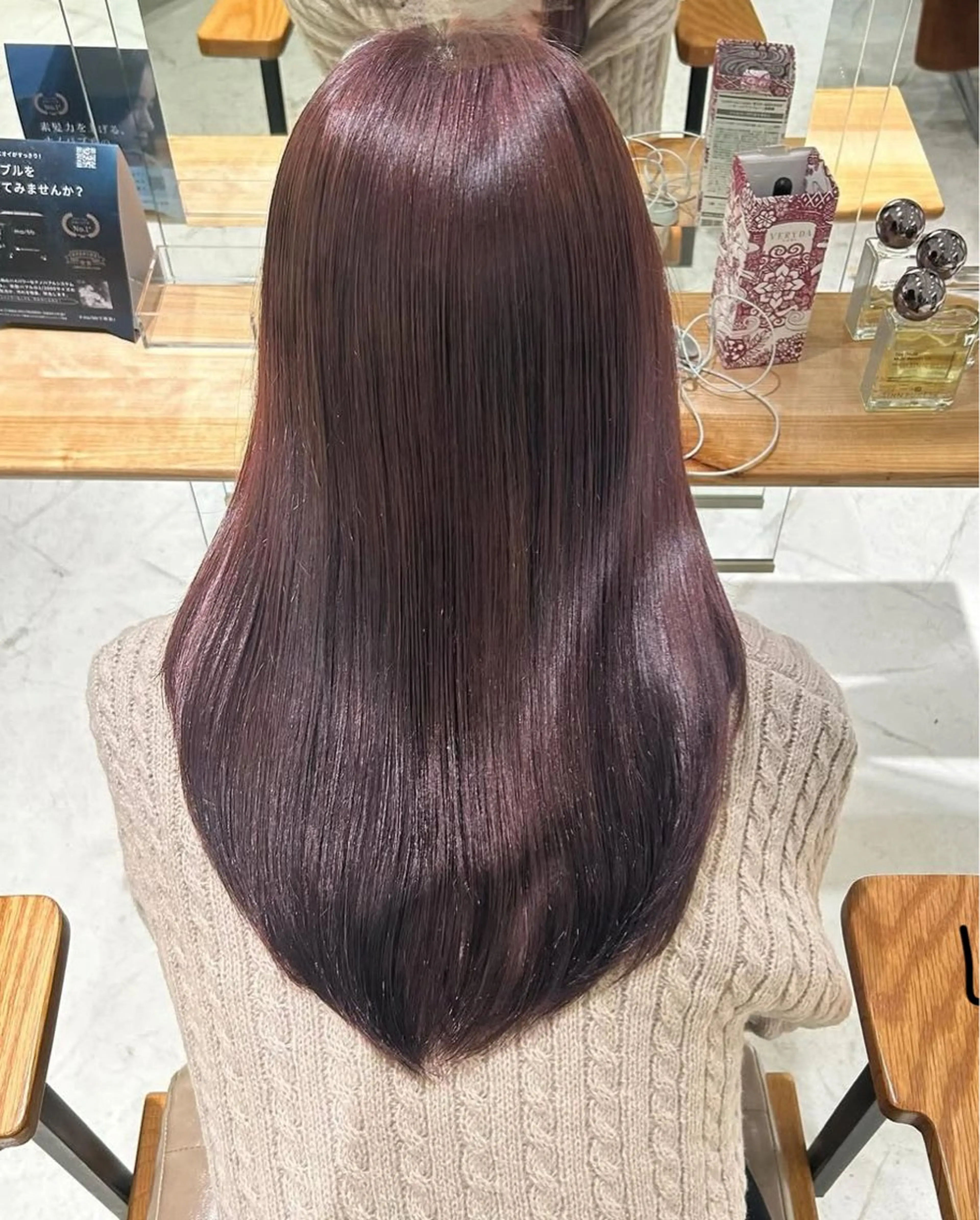 ロング UNBIRTHDAY akariのヘアスタイル