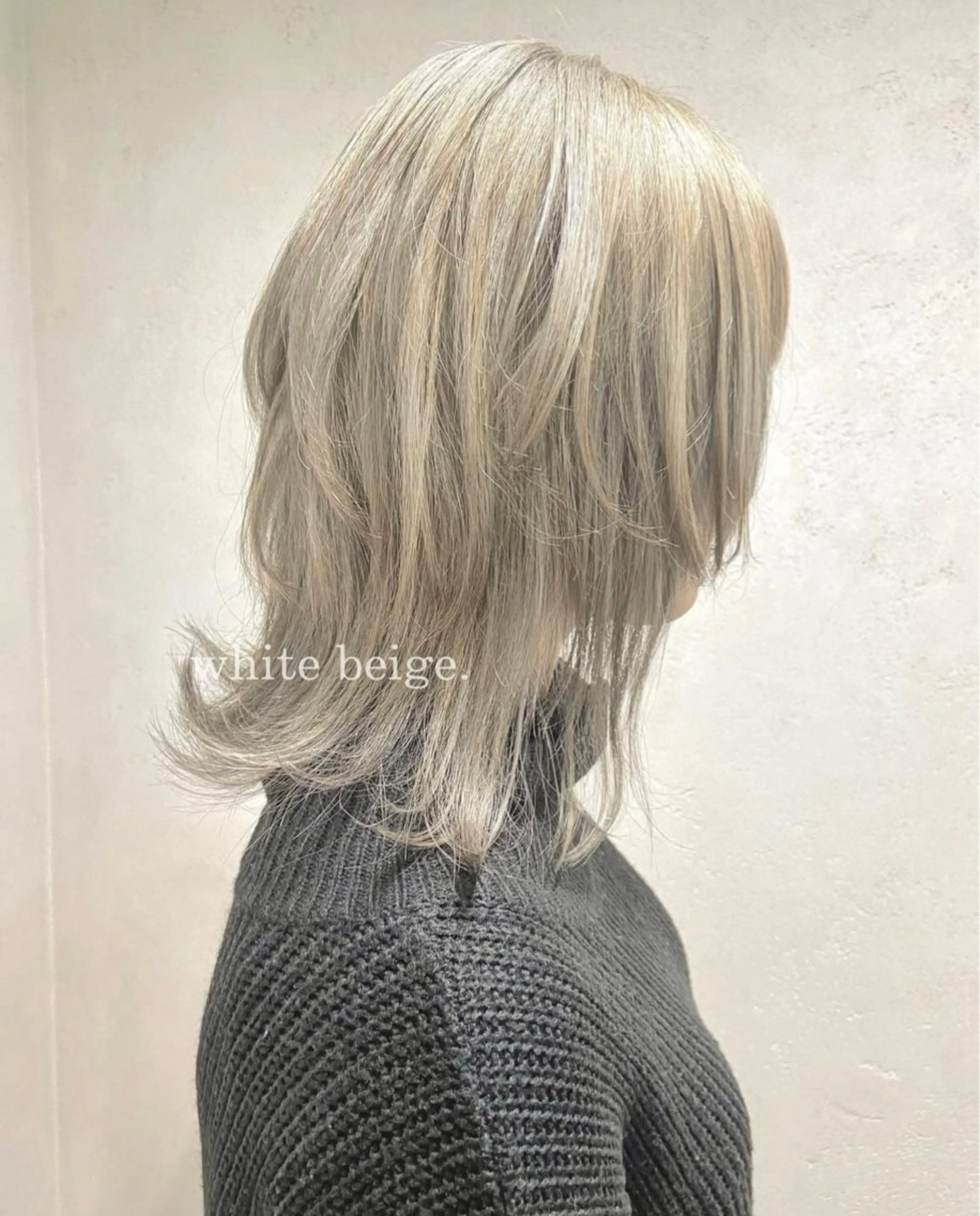 ミディアム カラー ベージュカラー ホワイトベージュ ウルフカット ✂韓国レイヤー 🦋みやび🪽のヘアスタイル