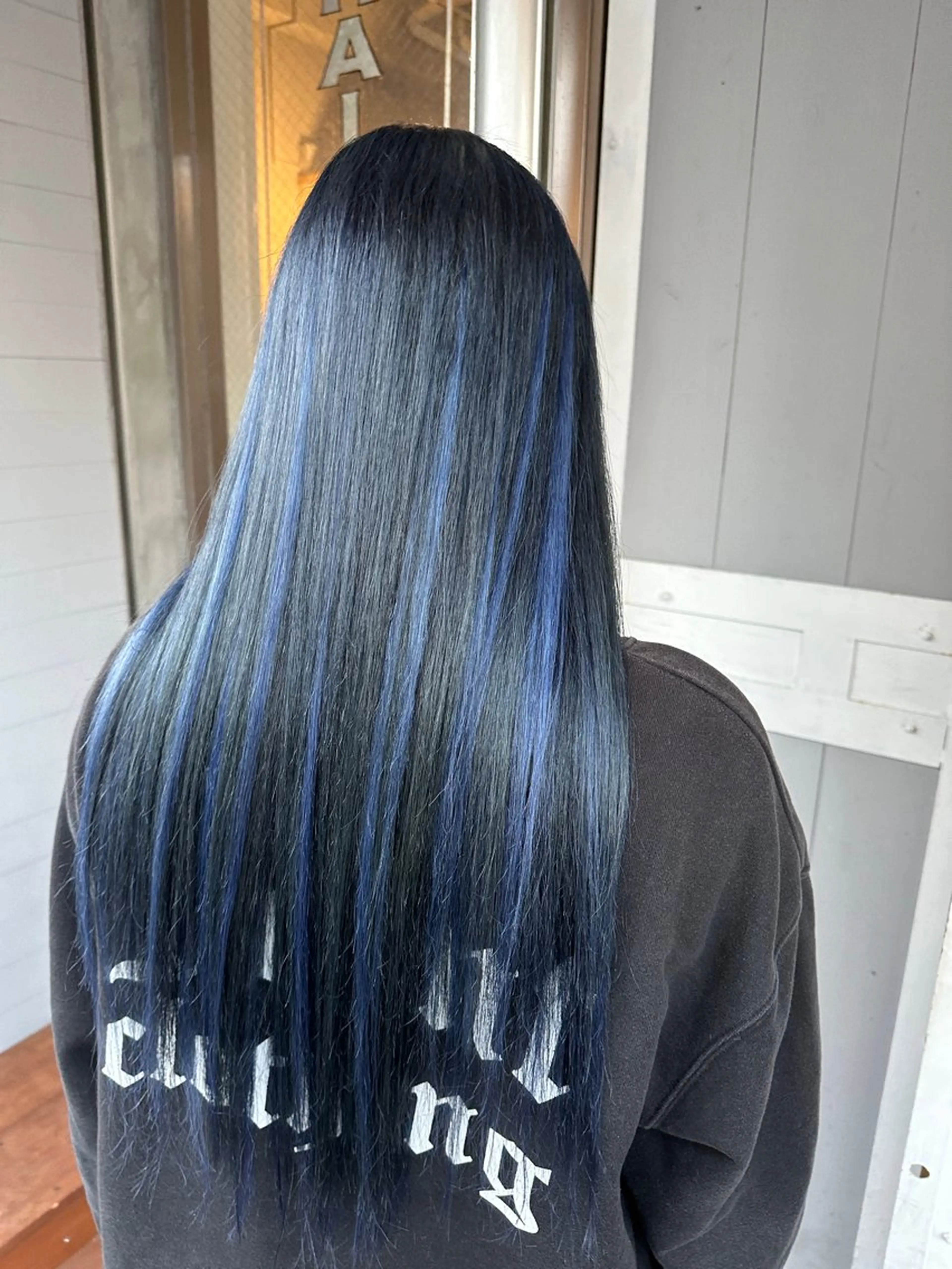 ロング エクステ ヘアカラー トリートメント miloc MOMOKAのヘアスタイル