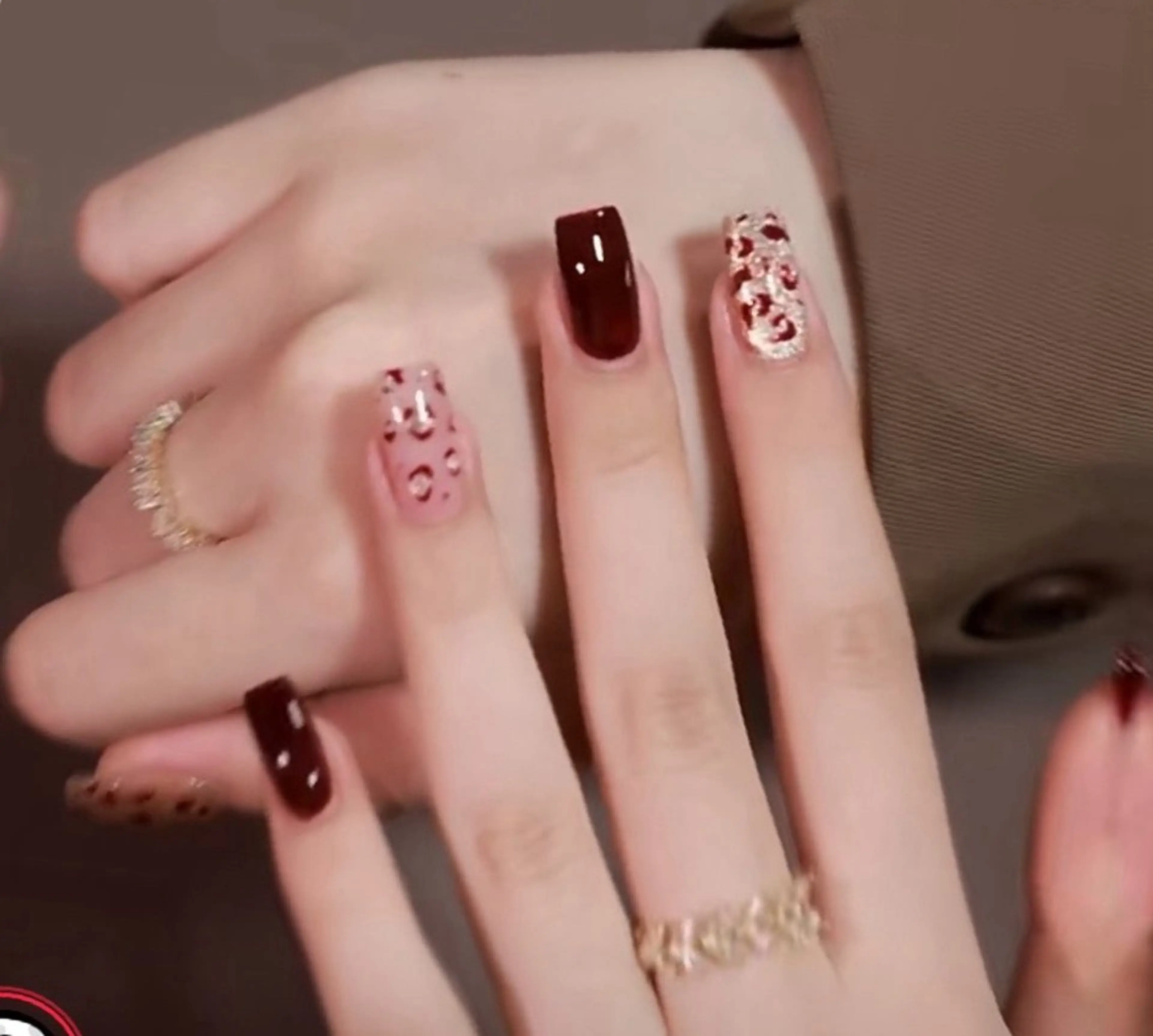 ネイル pink ladyサロン所属・べ にのネイルデザイン