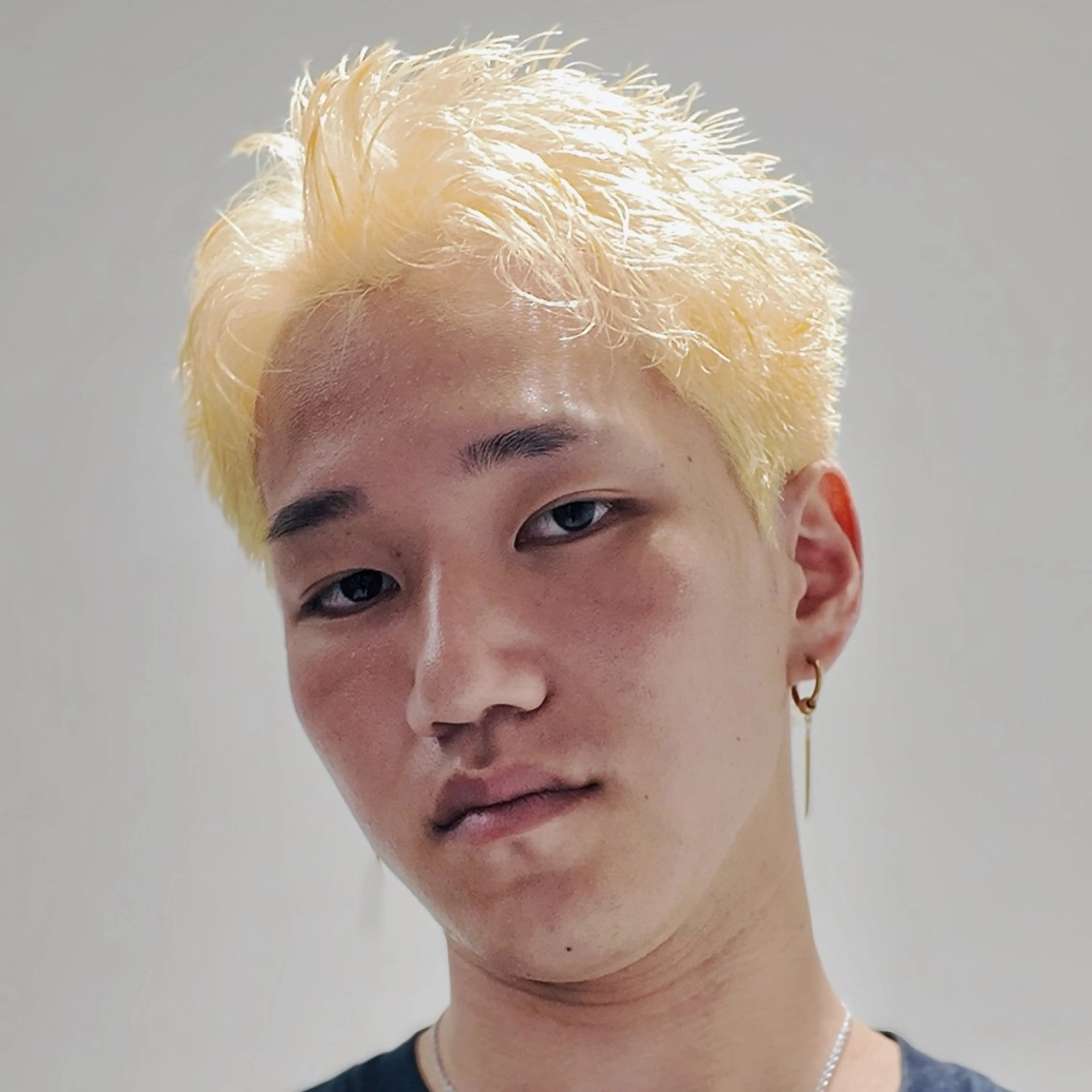 ショート カラー メンズ SALOWIN名古屋Suite店所属・名古屋のメンズ特化 美容師/わたるのヘアスタイル