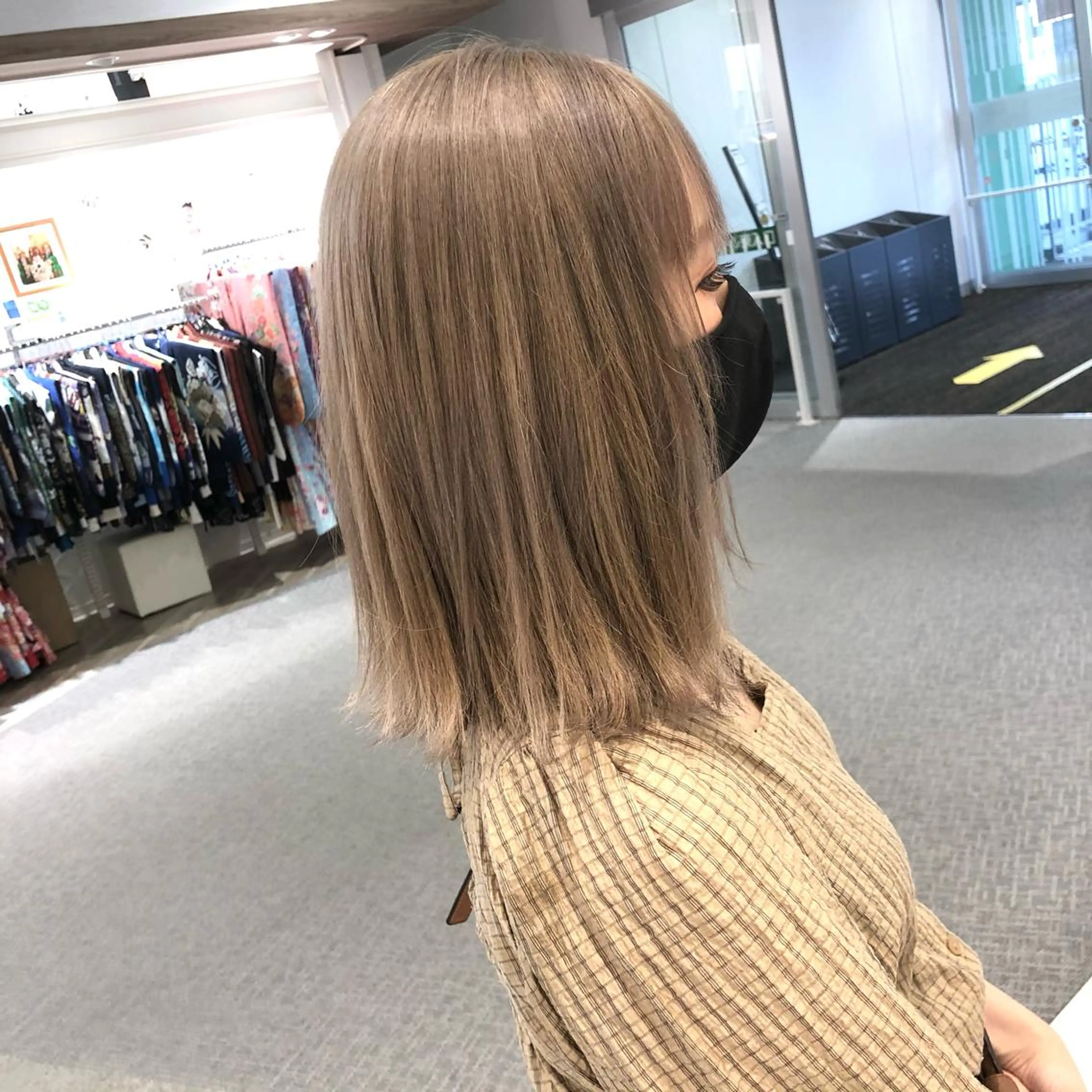 セミロング カラー 海外風レイヤーカット 👑店長　平松　由のヘアスタイル