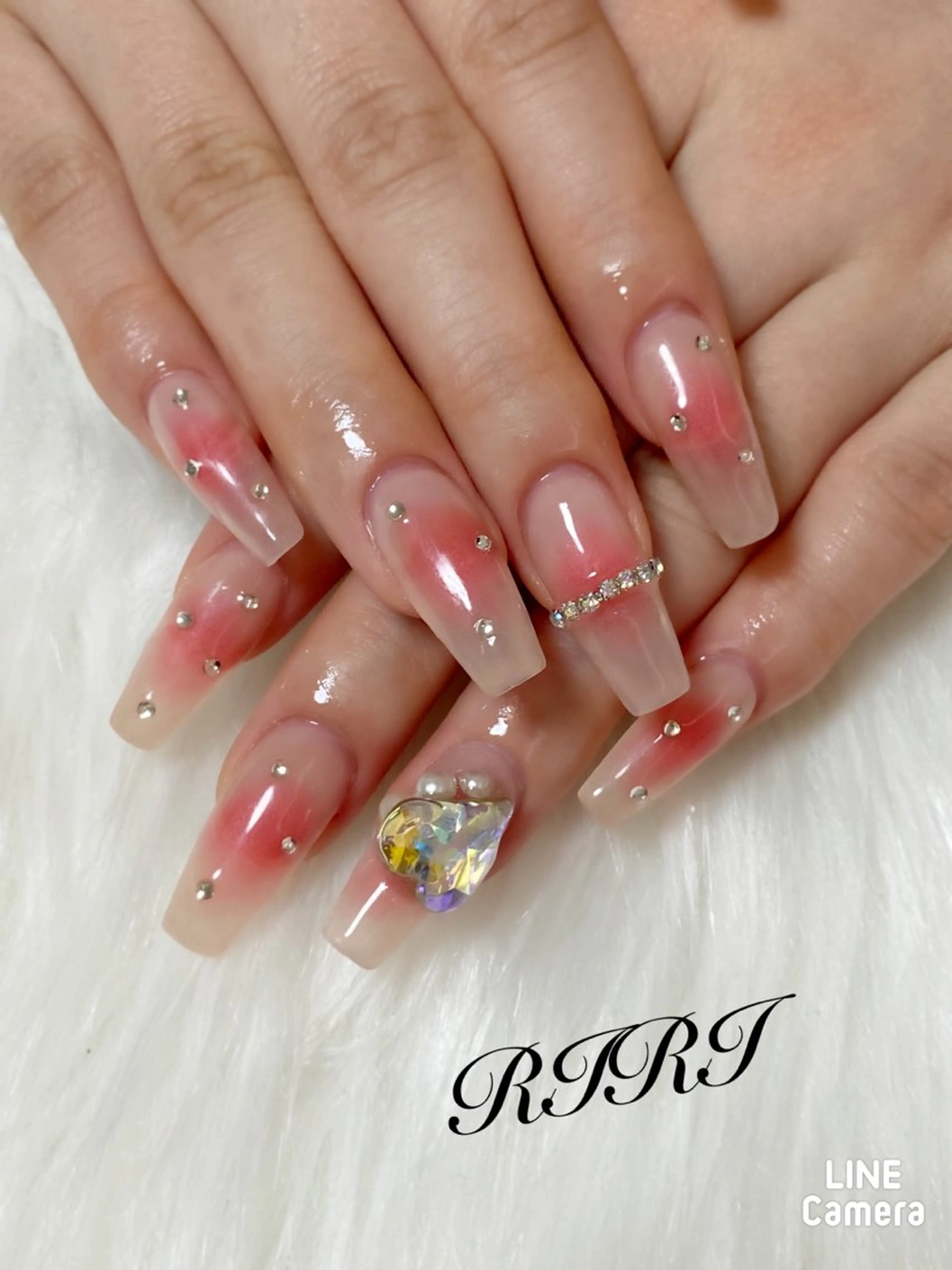 ネイル チークネイル ジェルネイル ハート 韓国ネイル ロングネイル ハンドネイル riri オーナーのネイルデザイン