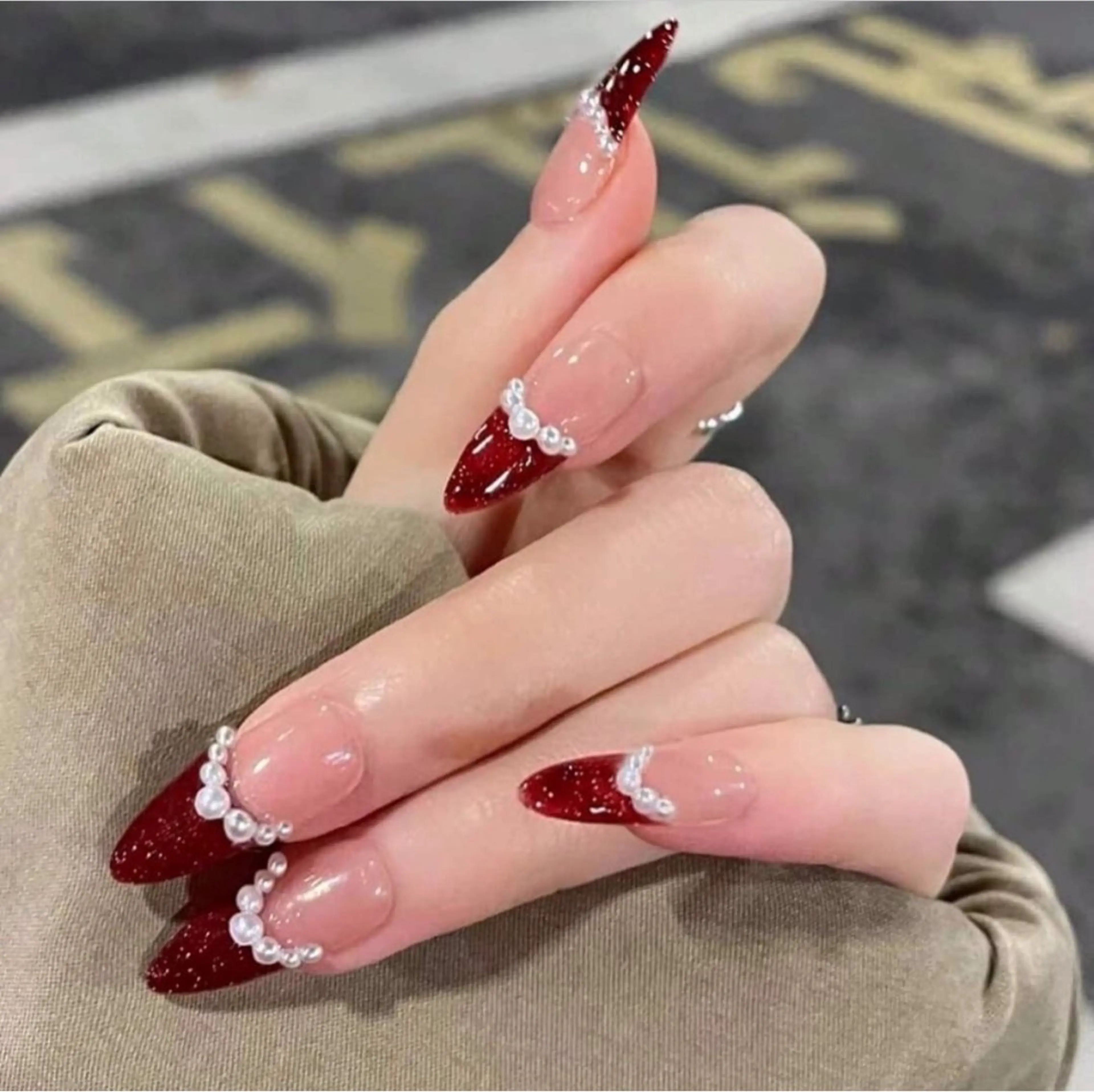 ネイル ジェルネイル 赤色 リボン ハンドネイル ハンドケア Chisa Nail Studio所属・チ サのネイルデザイン