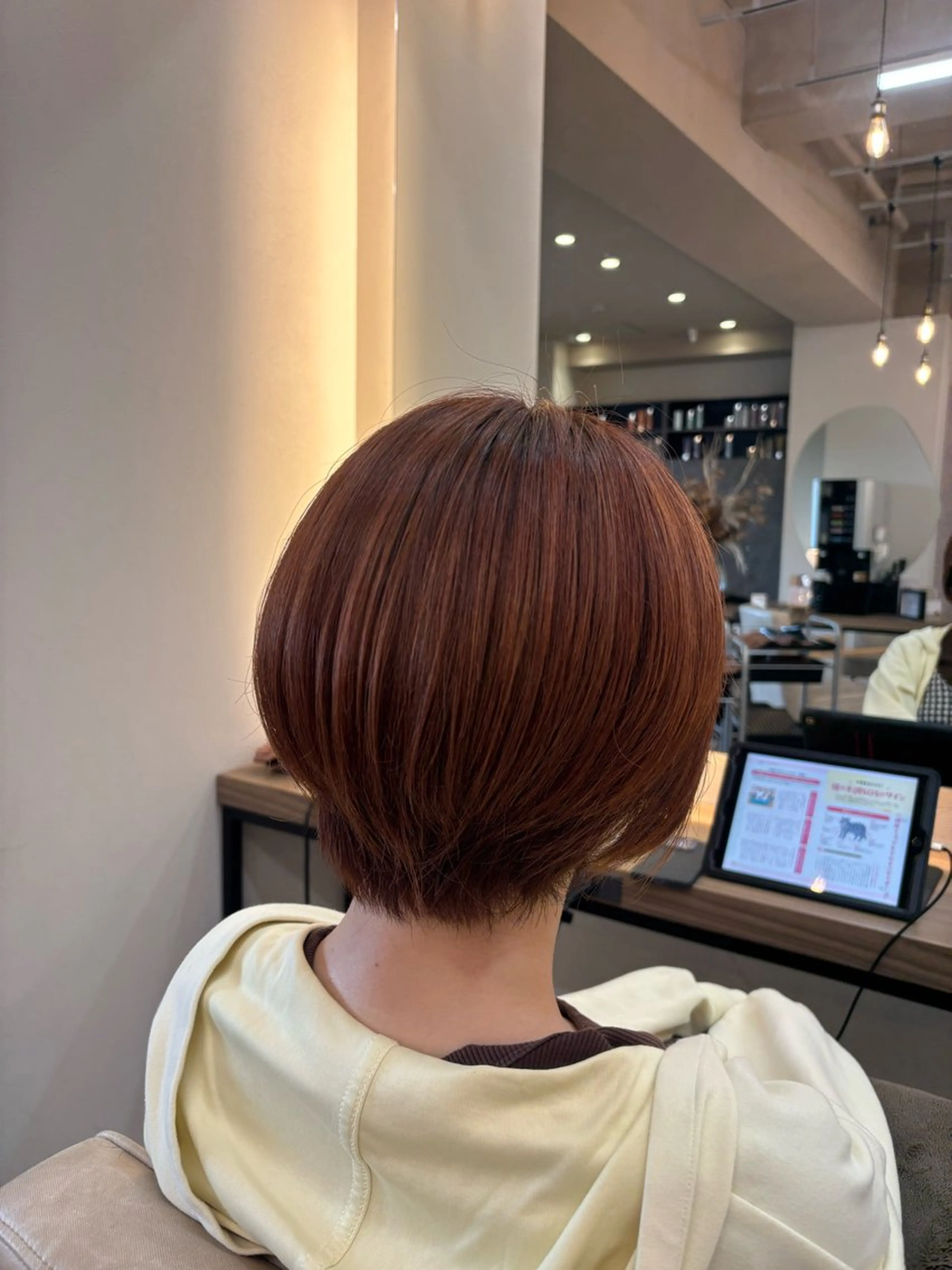 ショート カラー ブラウンカラー オレンジ オレンジブラウン レイヤー✂︎ぷつボブ 艶カラー🤍noaのヘアスタイル