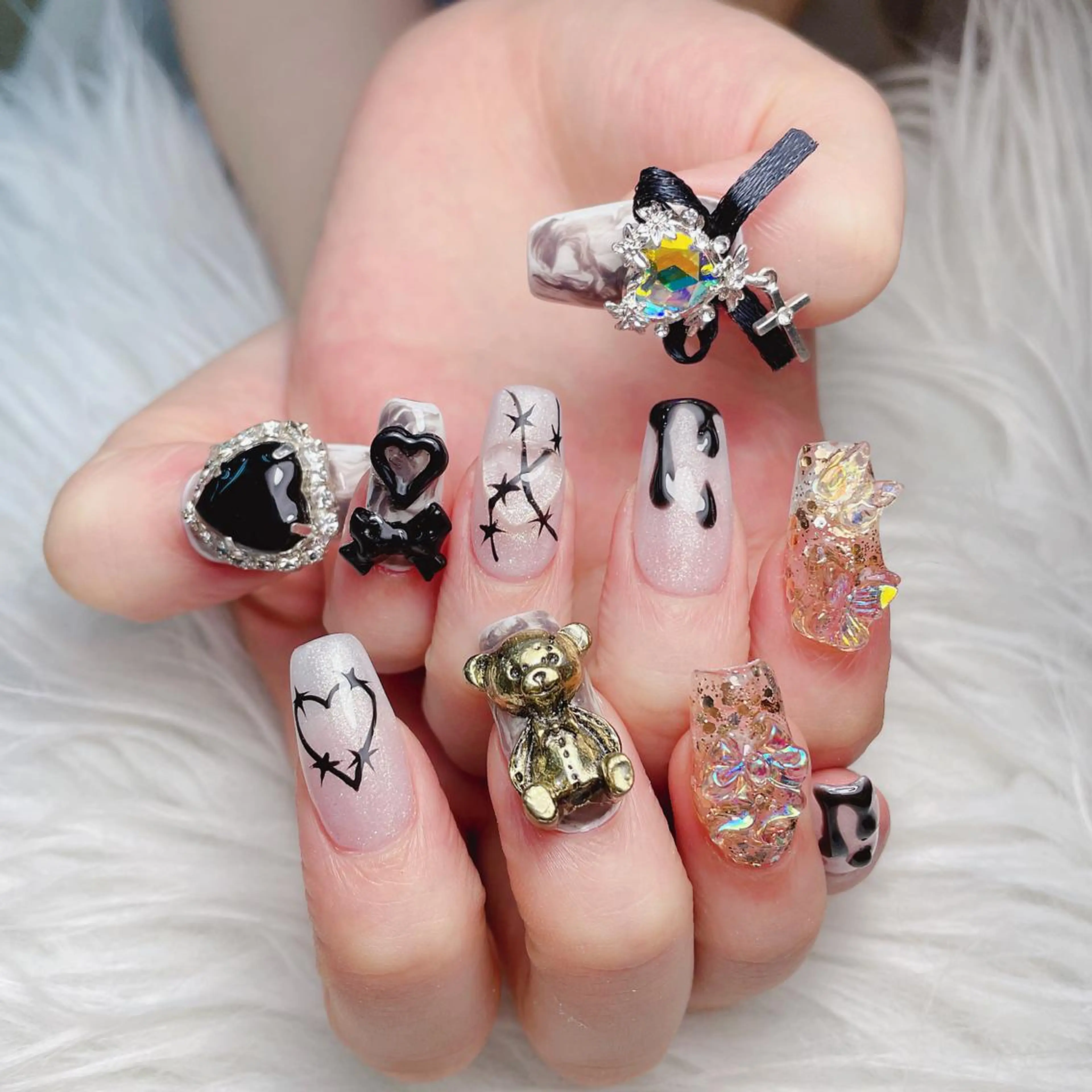 ネイル オーロラネイル フレンチネイル ハート 韓国ネイル ミラーネイル Melody Nail所属・Melody  3D/スカルプ専門店のネイルデザイン