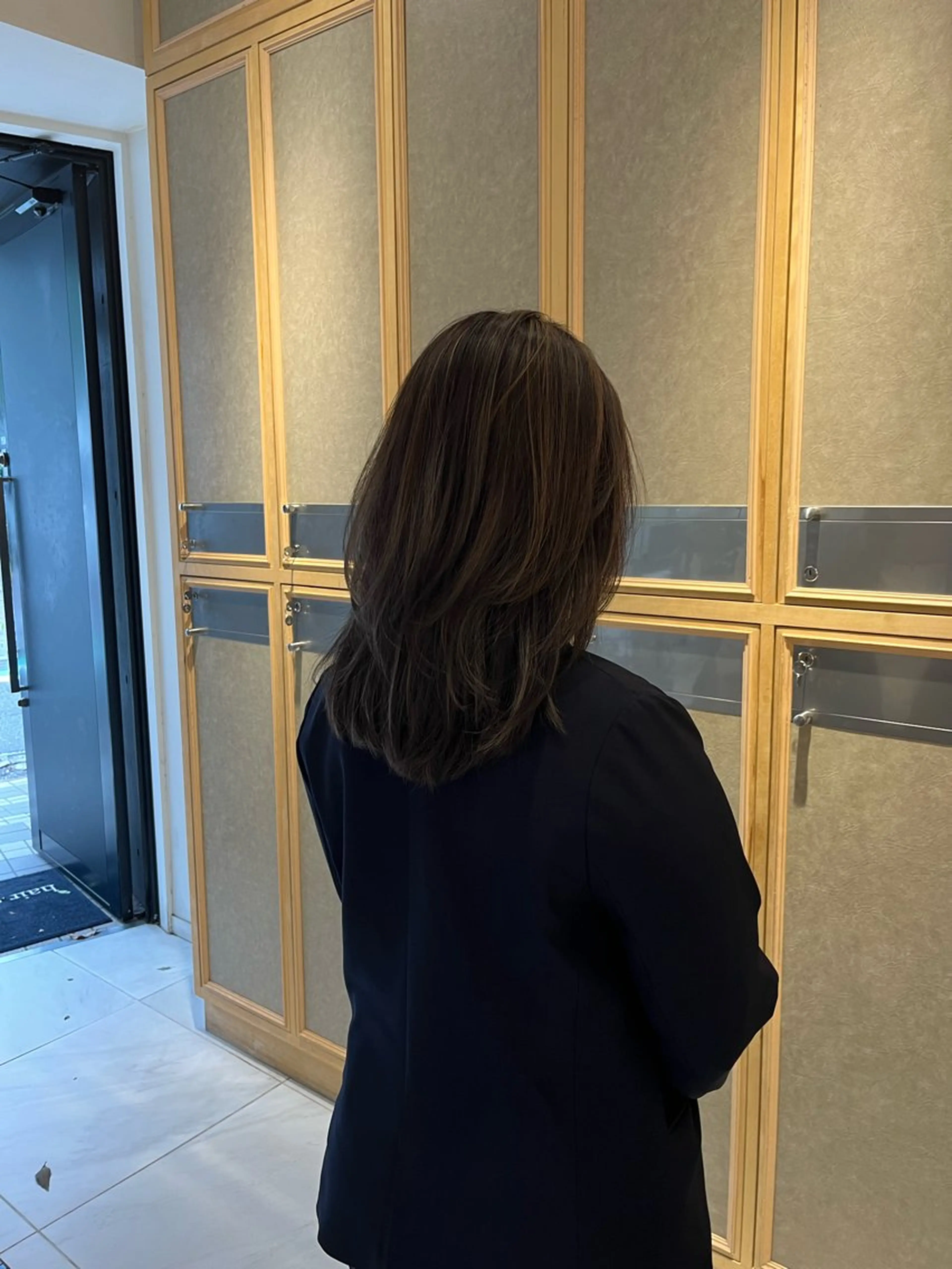 ミディアム カラー ハイライトカラー ハイライト レイヤーカット カット ヘアカラー トリートメント ナミ🩶暗髪/暖色 ❤️/透明感/縮毛のヘアスタイル