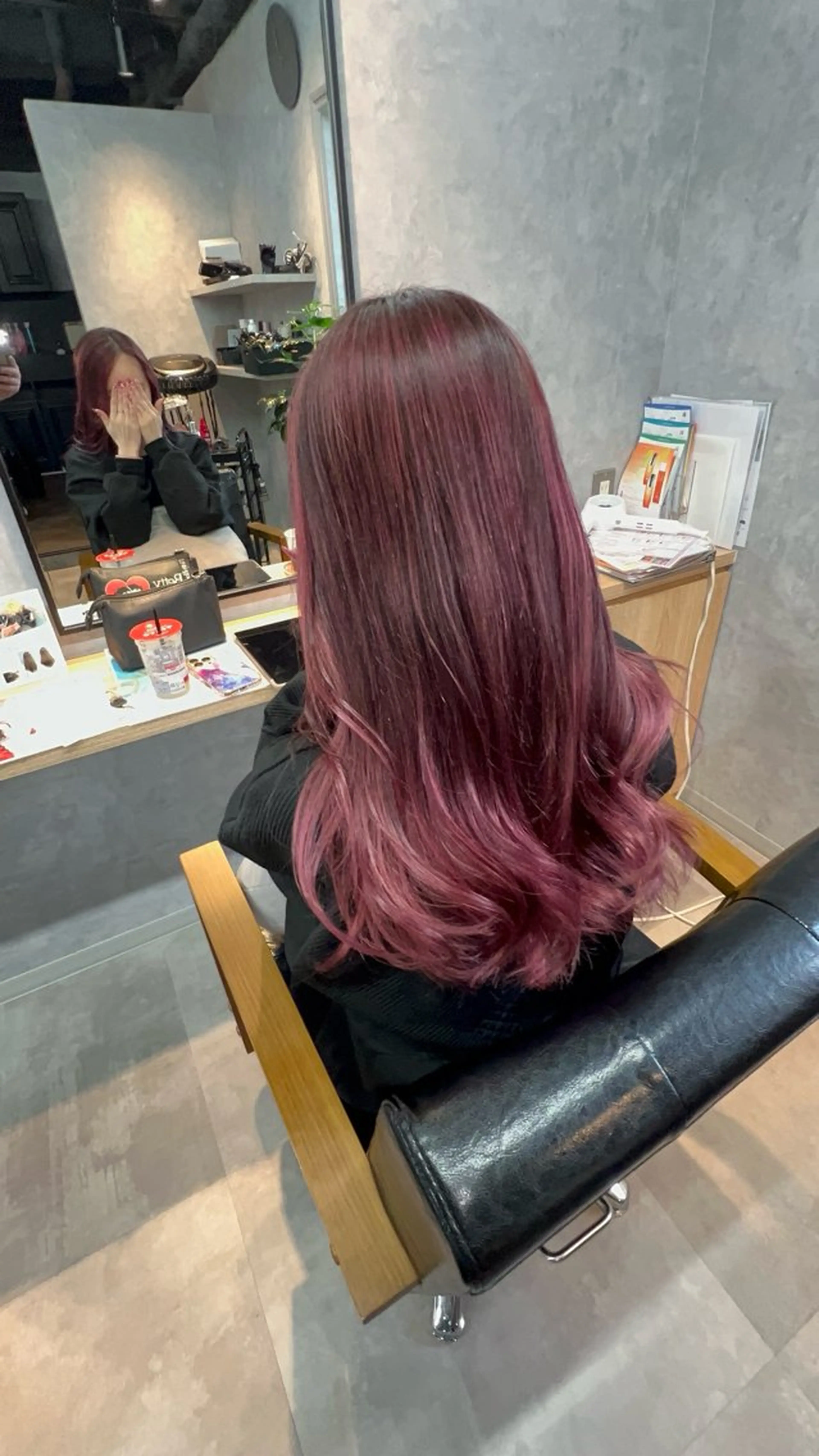 ロング motoトップカラー リスト/ブリーチカラのヘアスタイル