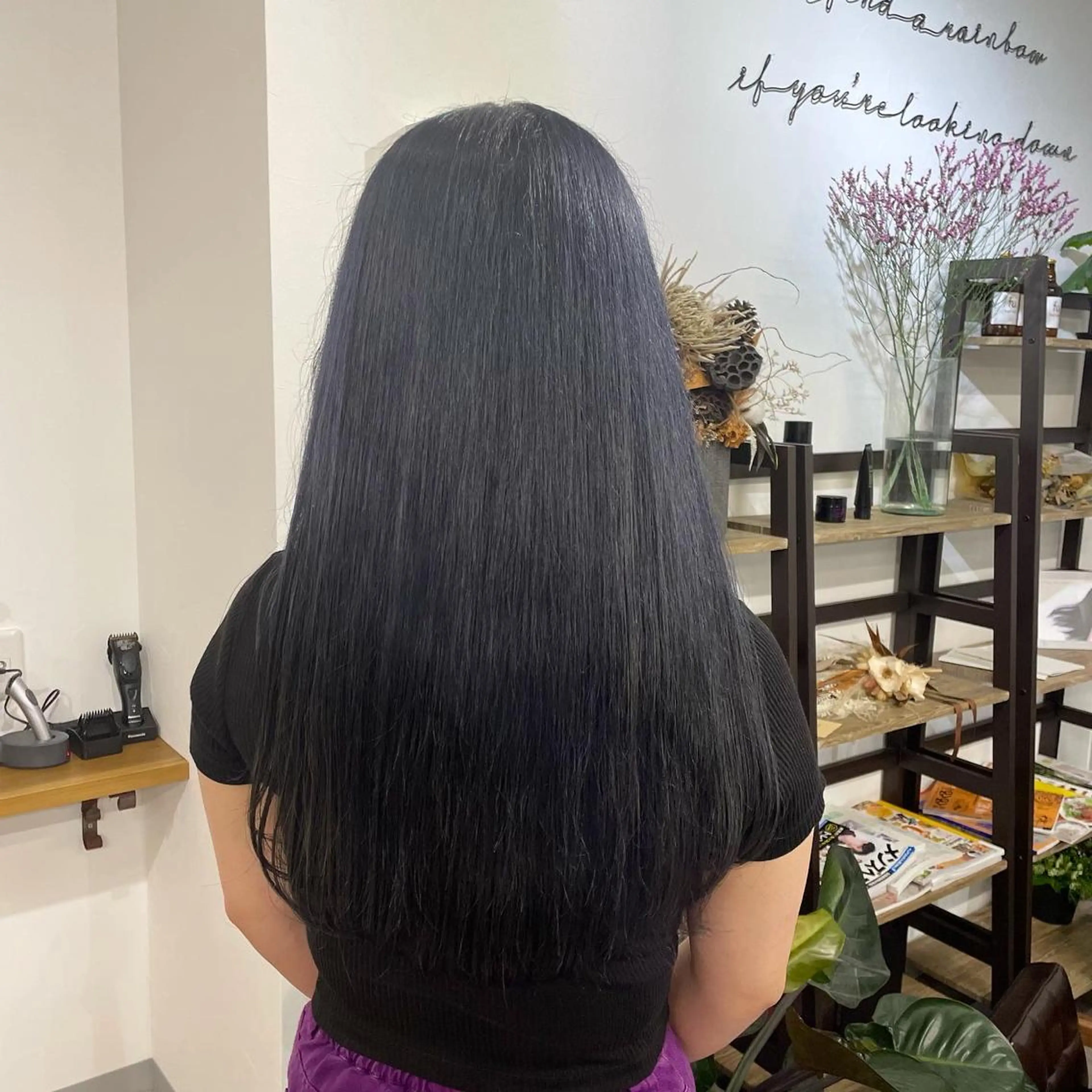 ロング カラー 黒髪 ブリーチ ブルーカラー ブルーブラック 透明感カラー monami 山本華菜のヘアスタイル