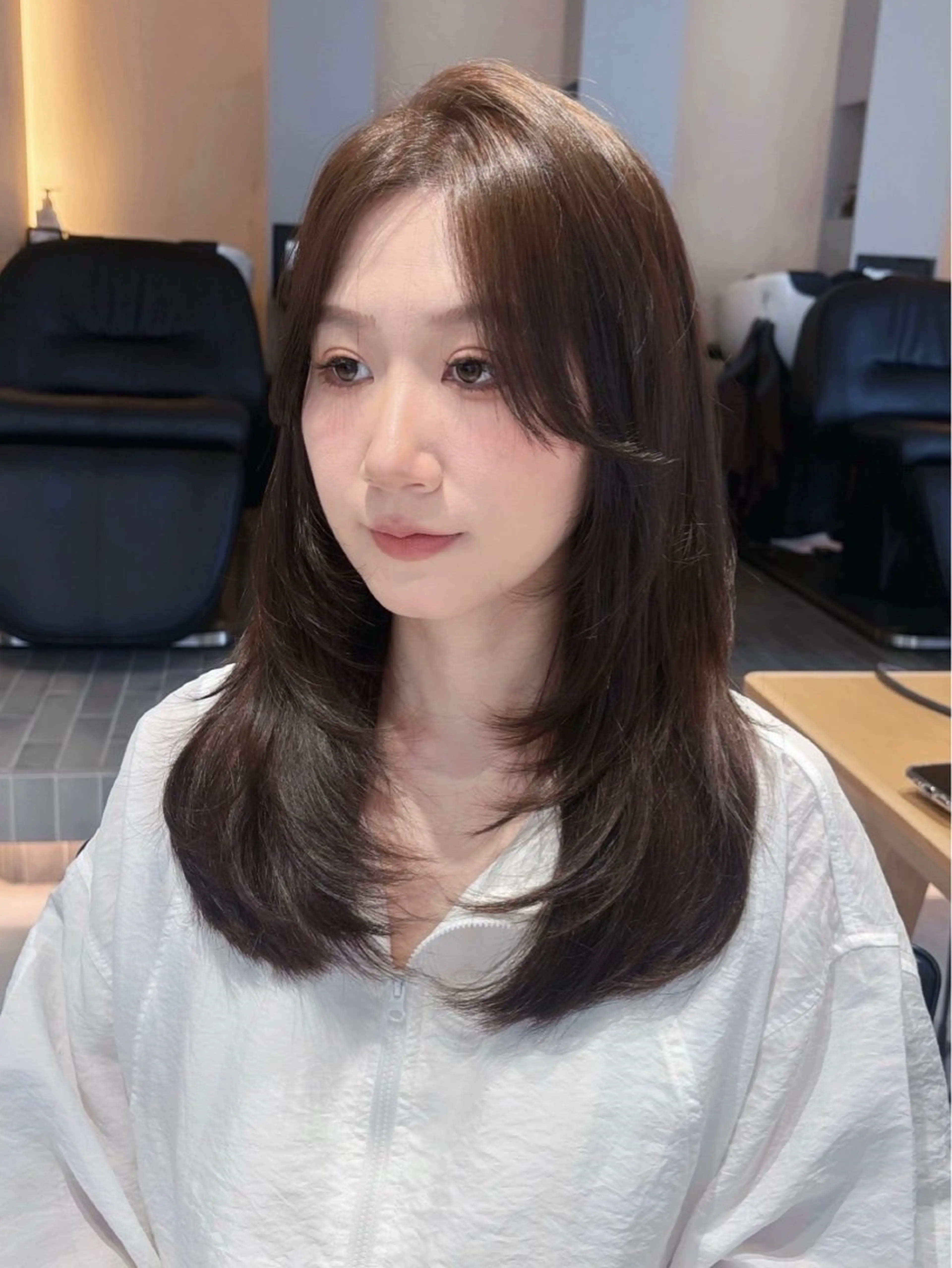 ミディアム カラー カット ヘアカラー ワンホン/韓国ヘア 🤍amiのヘアスタイル