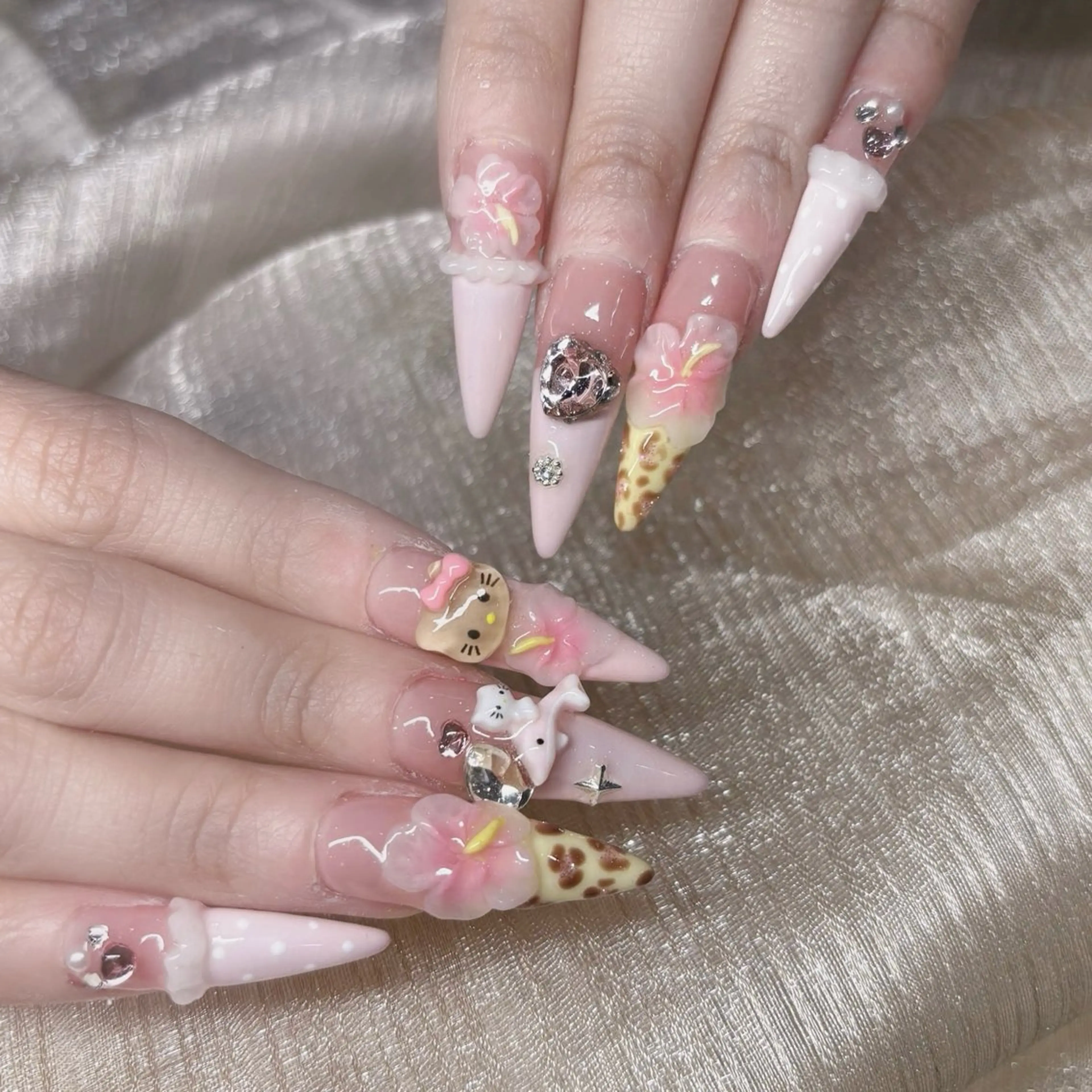 ネイル オーロラネイル グラデーション ハート ホログラムネイル キラキラネイル HA NIのネイルデザイン