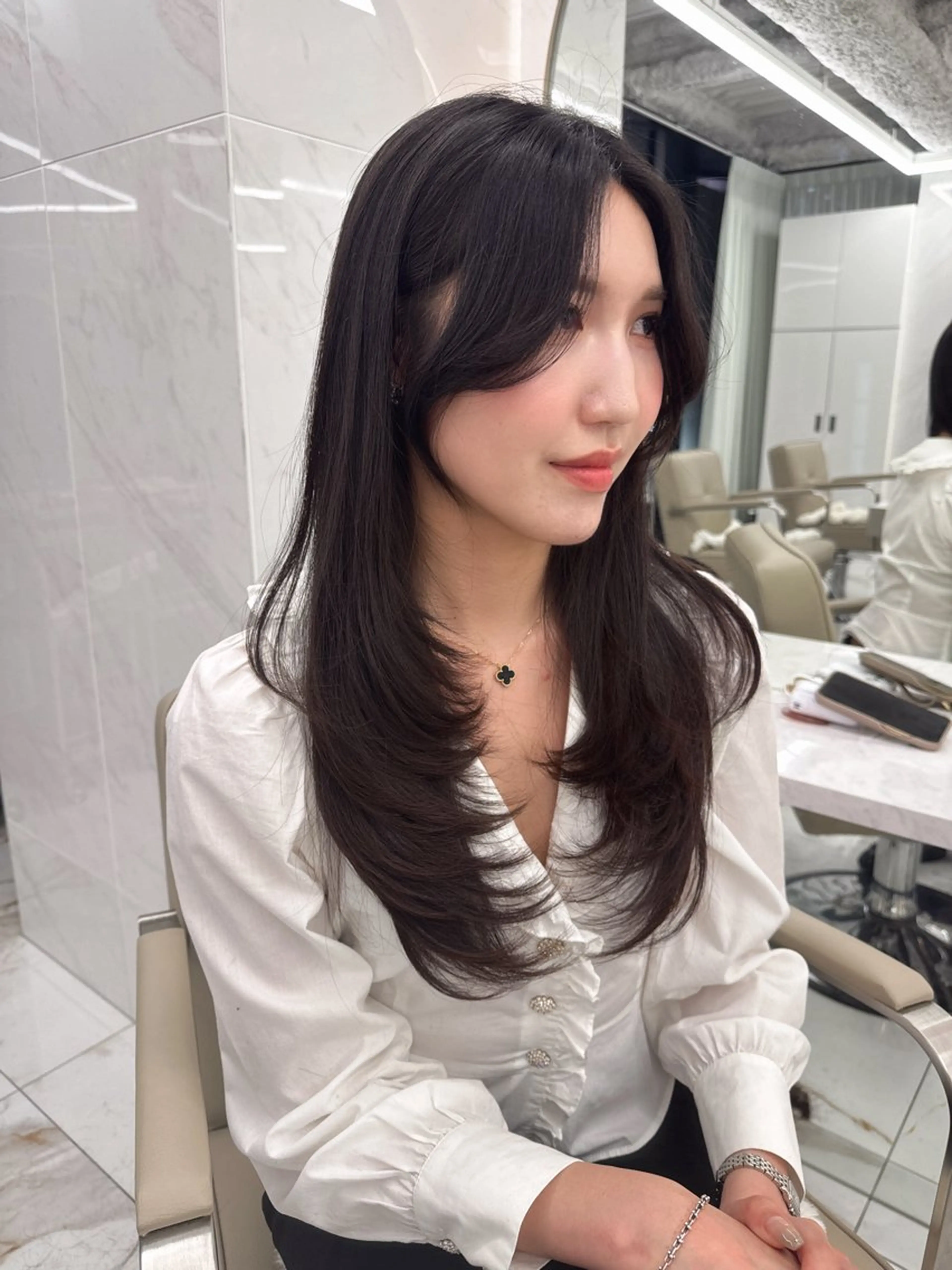 ロング kiti SAKAE所属・のり/顔まわり/韓国 /レイヤーカットのヘアスタイル