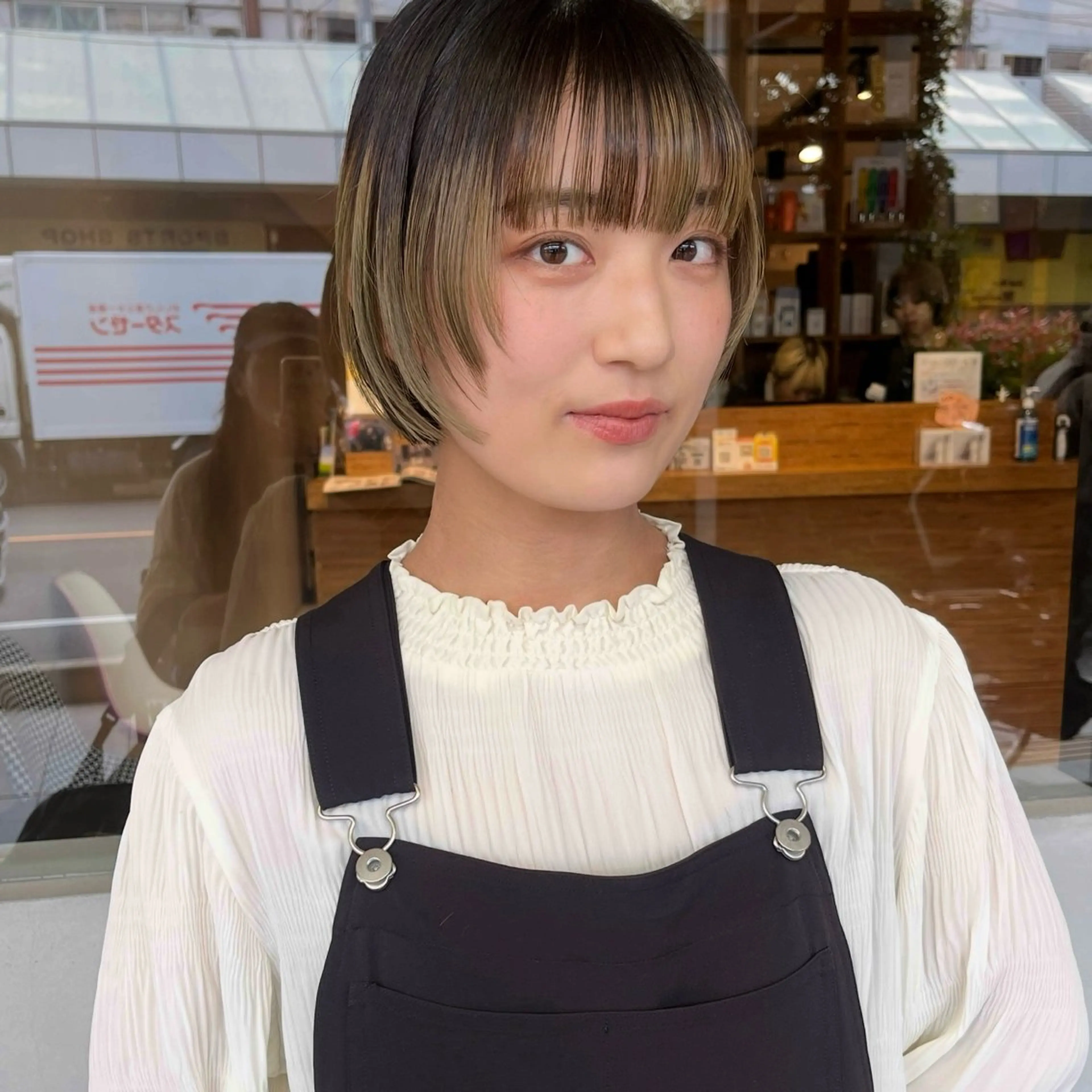 ショート ボブレイヤー ボブ レイヤーカット カット 縮毛矯正 トリートメント ボブ/透明感カラー /坂口恵梨子のヘアスタイル