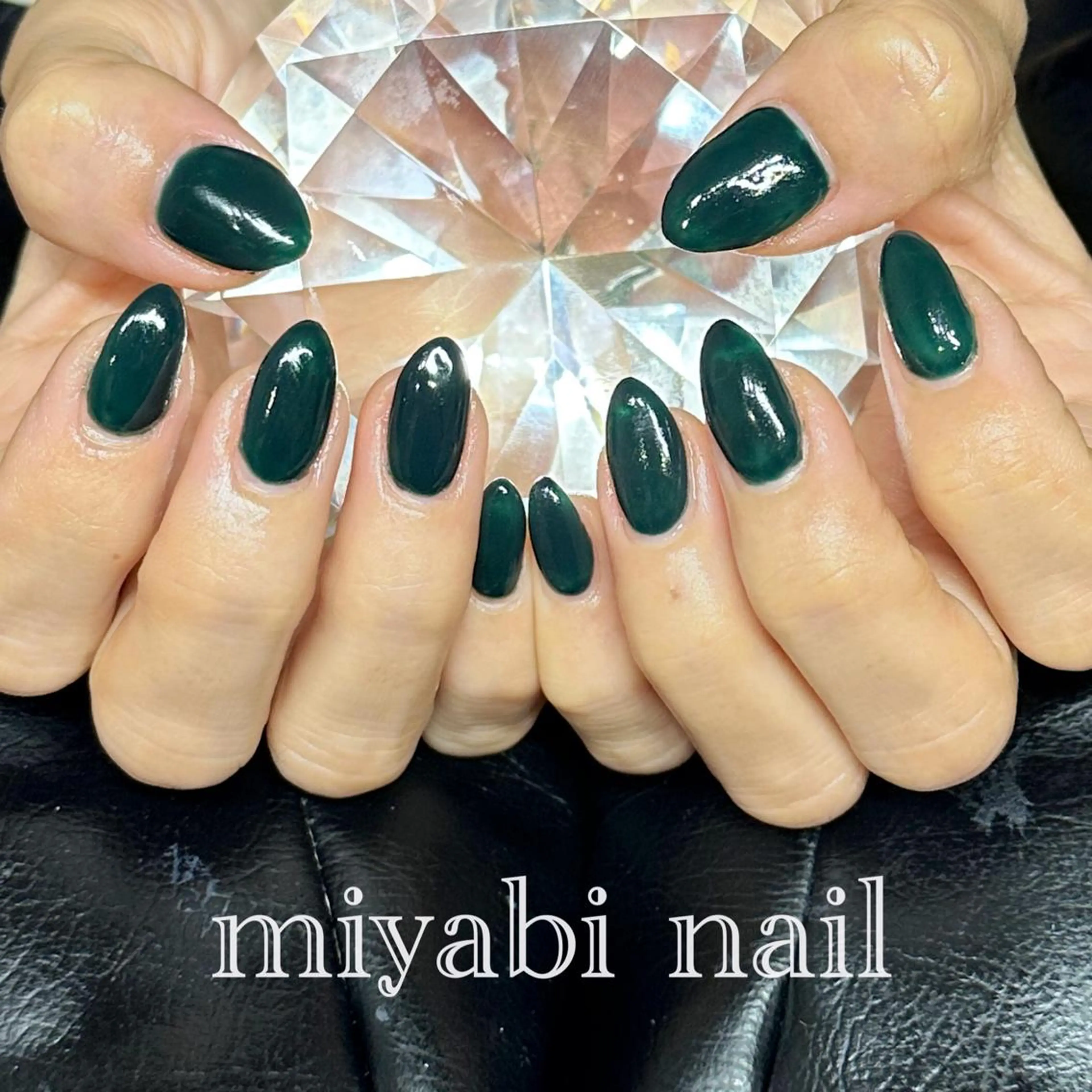 ネイル ジェルネイル グリーン ワンカラーネイル シンプルネイル 冬ネイル ハンドネイル miyabi nail 桂川駅近くのネイルデザイン