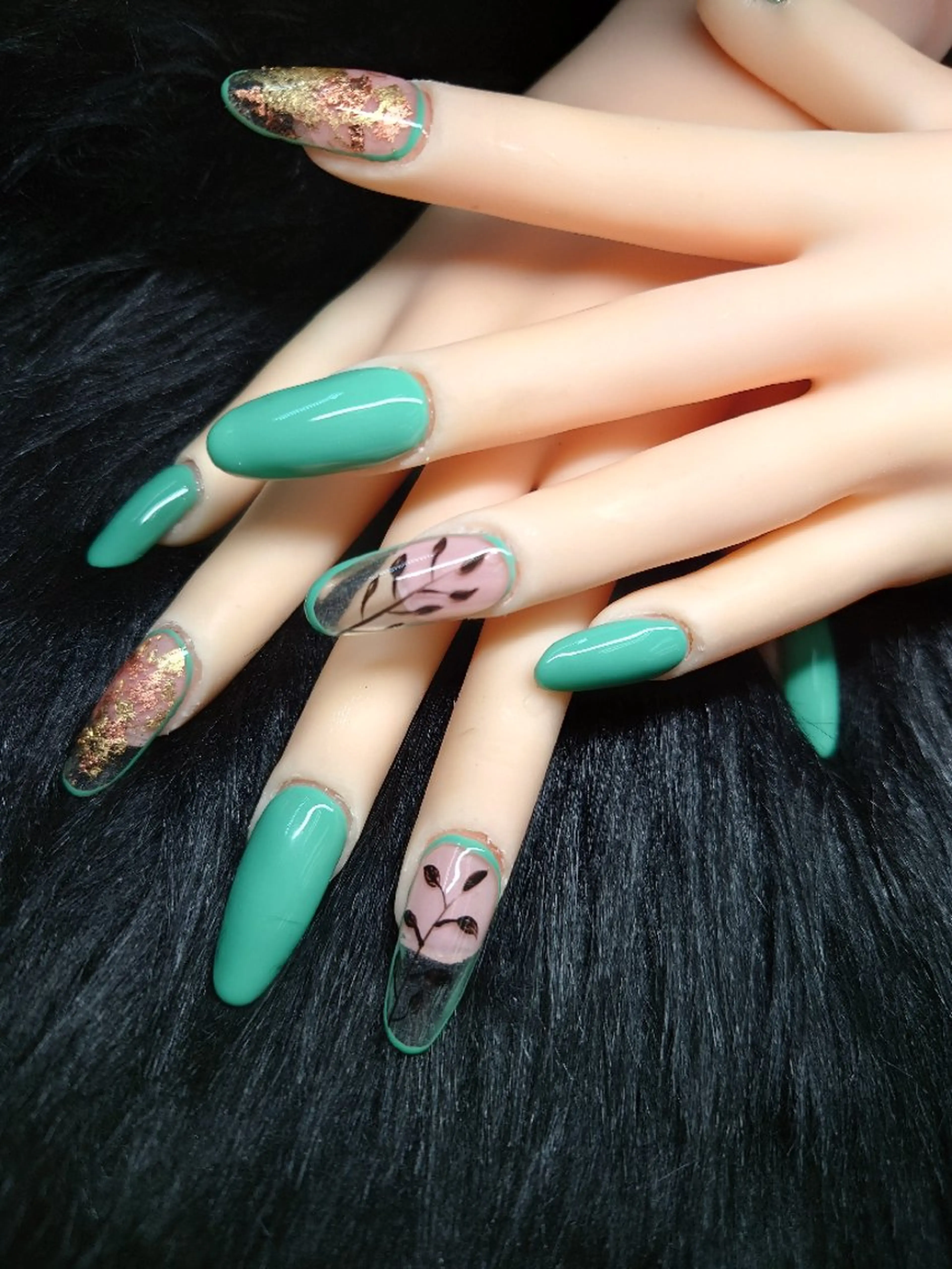 ネイル White  Se7enのネイルデザイン