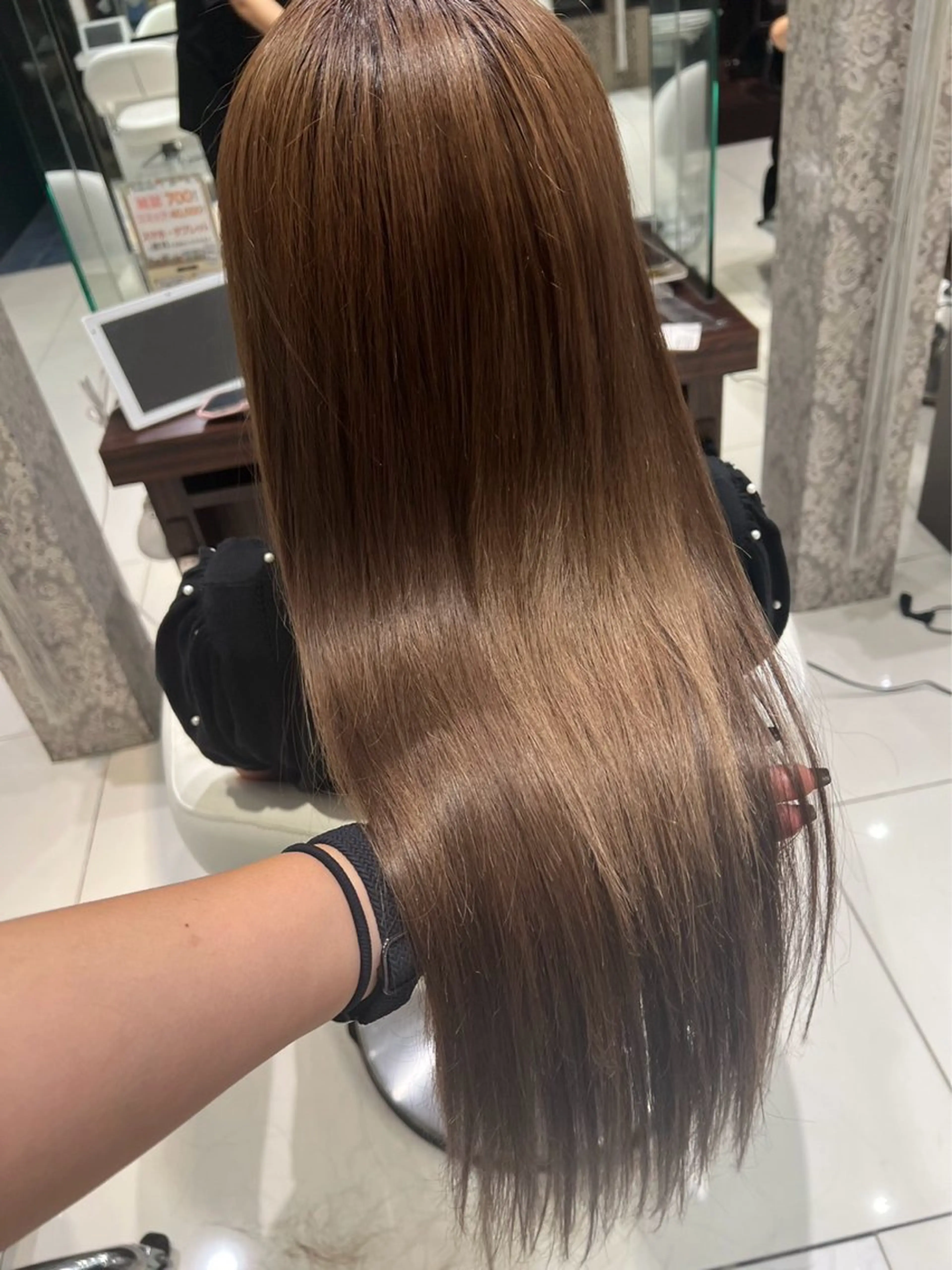 ヘアカラー EARTH所属・NATSUMI 透明感カラーのヘアスタイル